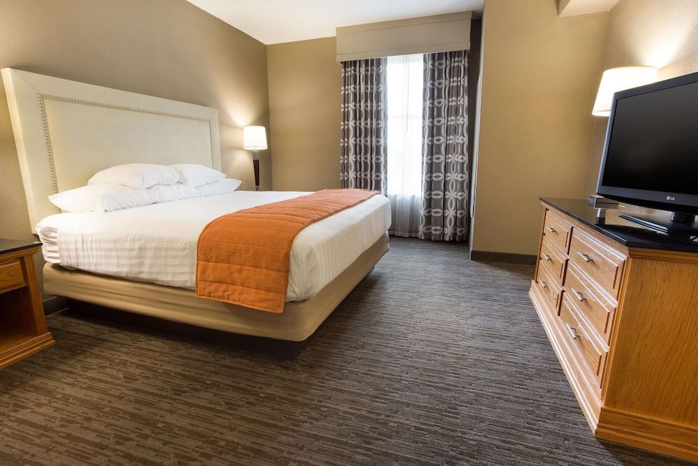 Suite, 1 King Bed with Sofa bed (Upper Floor, Sofa Sleeper, 2 Rooms)