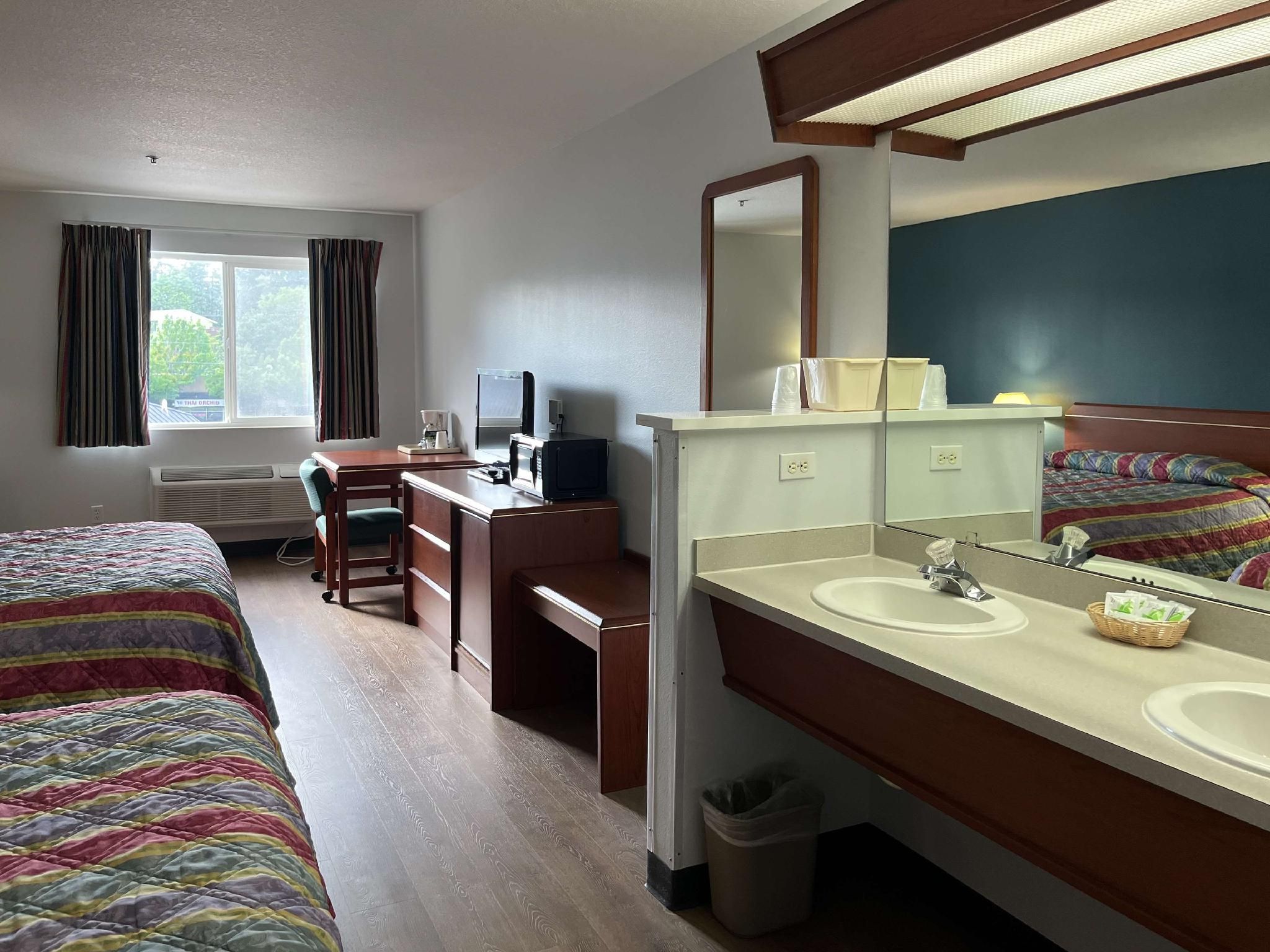 2 Queen Beds | Non-Smoking, Micfridge