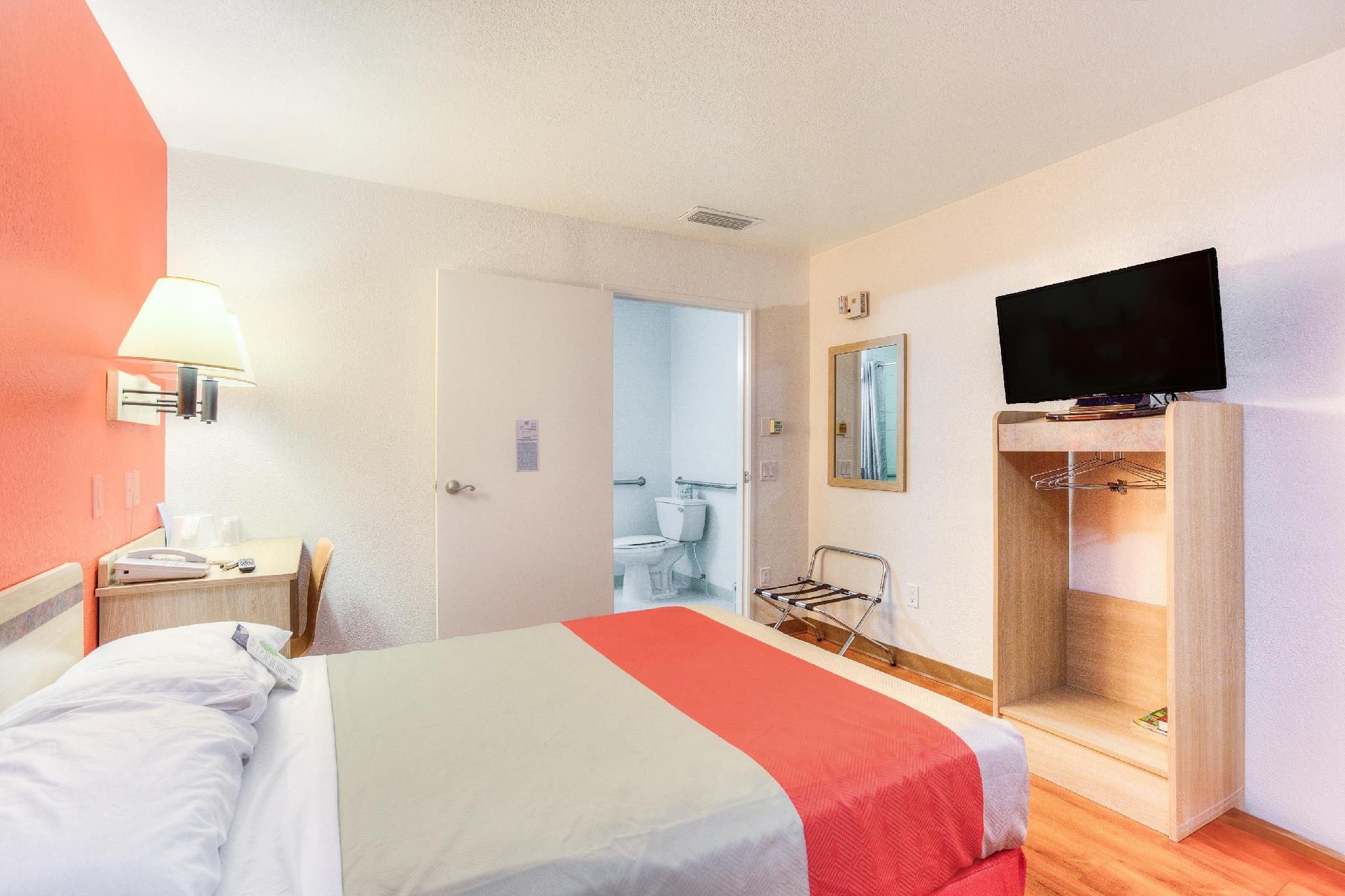 1 Full Bed | ADA/RI Shower/Micfridge