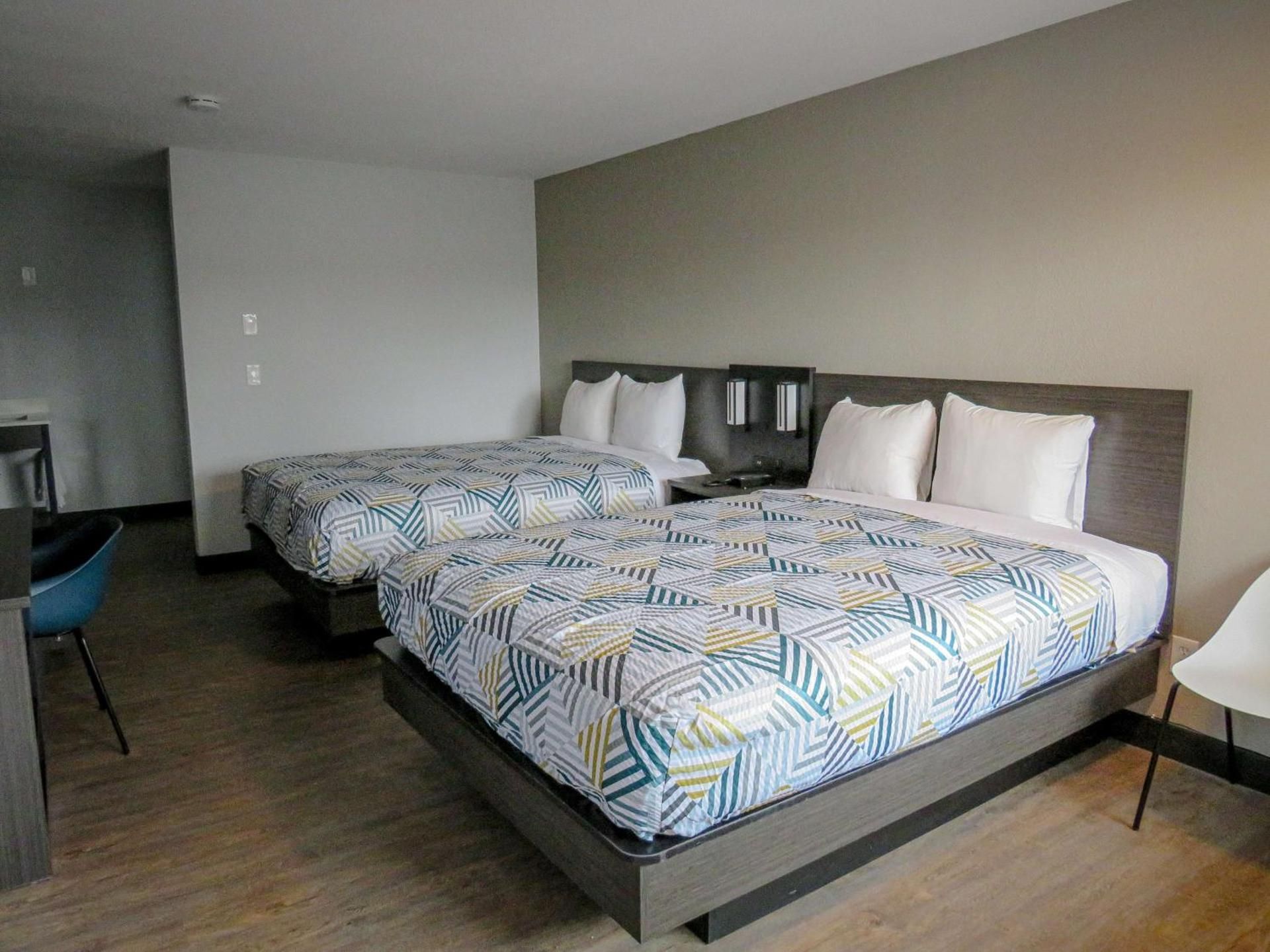 Queen Room with Two Queen Beds - Disability Access - Roll In Shower