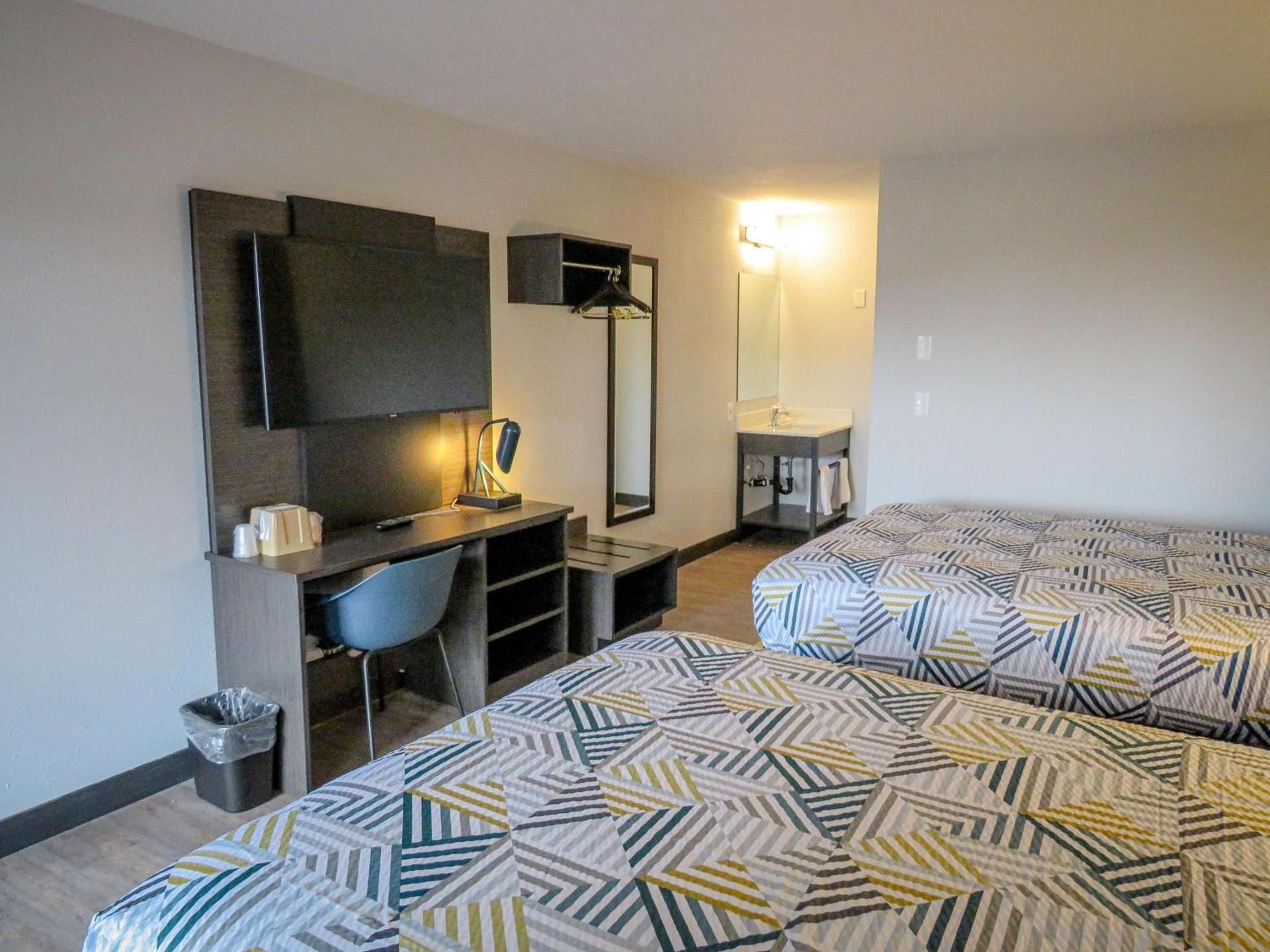 Queen Room with Two Queen Beds - Disability Access - Roll In Shower