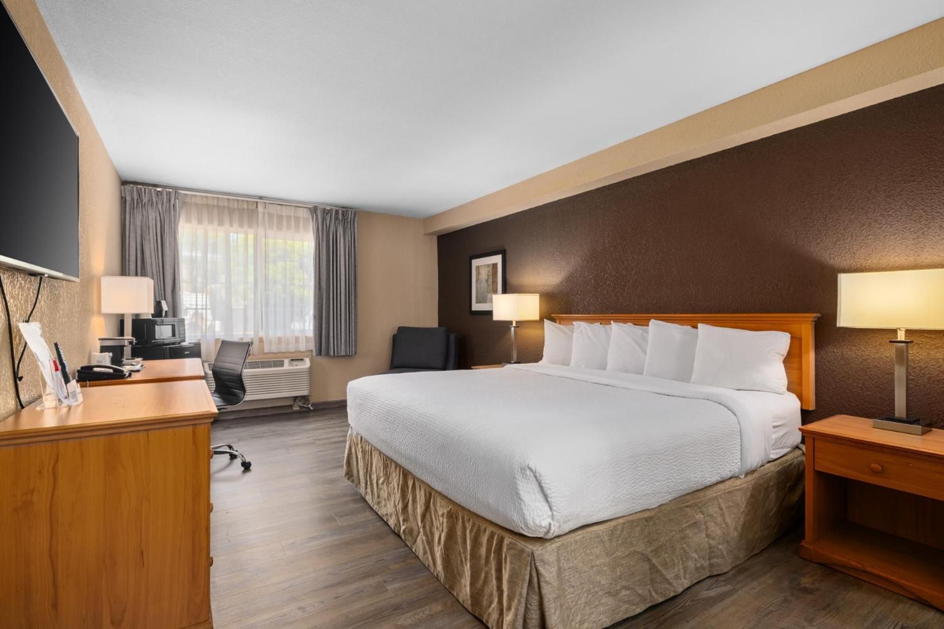 1 King Bed, Mobility/Hearing Impaired Accessible Room, Non-Smoking