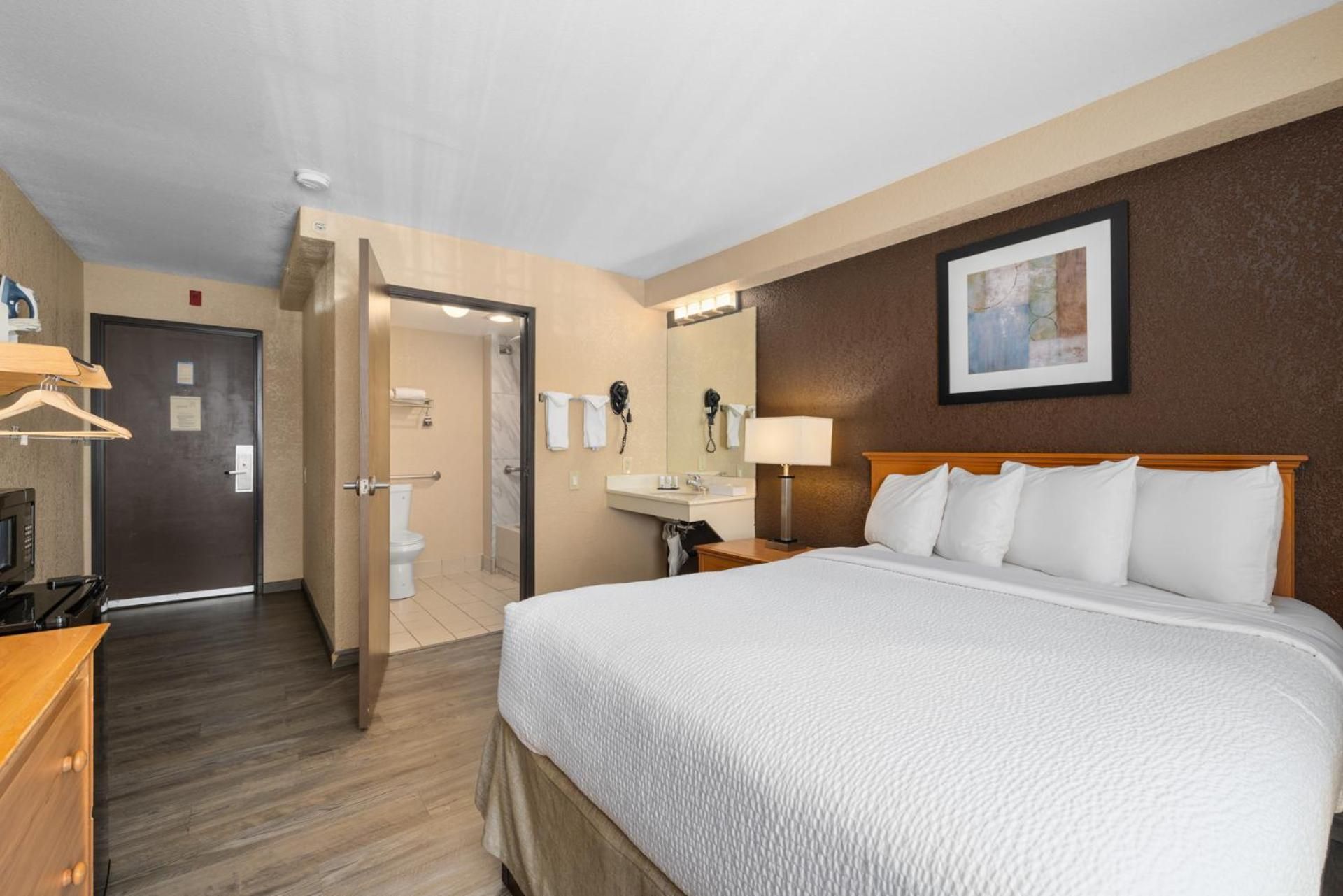1 Queen Bed, Mobility/Hearing Impaired Accessible Room, Non-Smoking