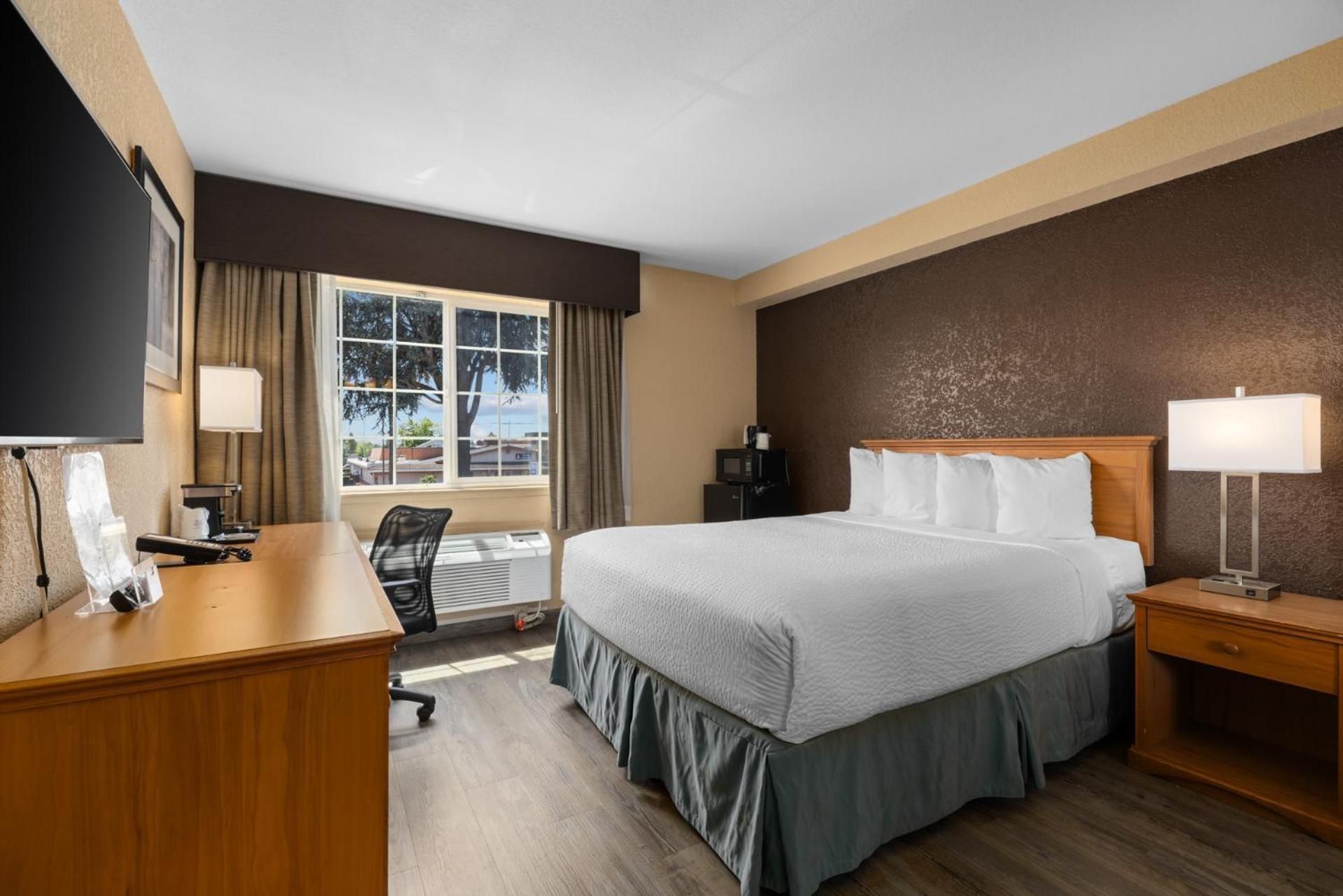 1 Queen Bed, Mobility/Hearing Impaired Accessible Room, Non-Smoking