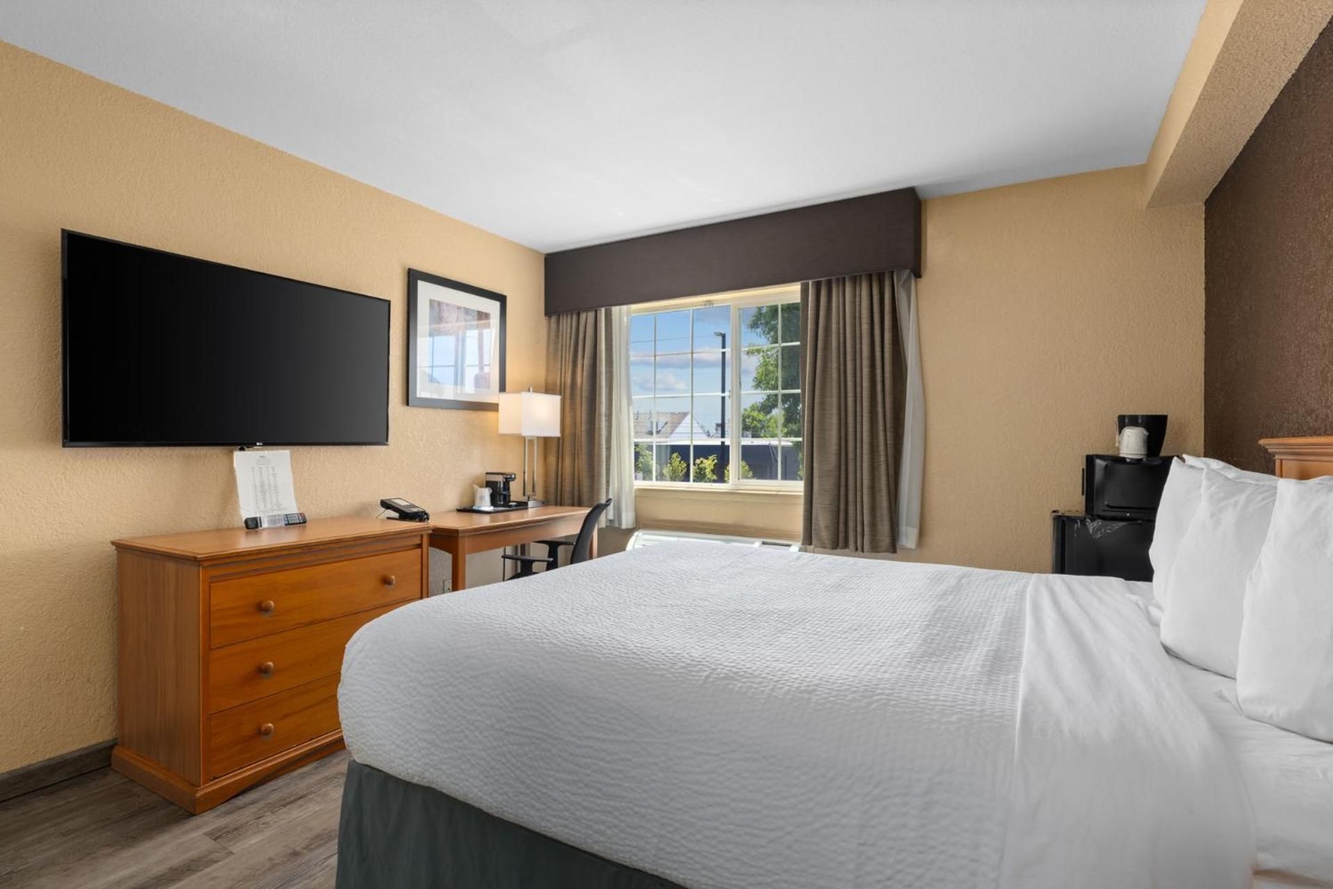1 Queen Bed, Non-Smoking