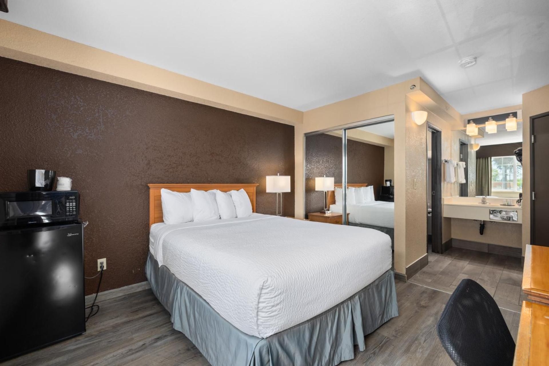 1 Queen Bed, Non-Smoking