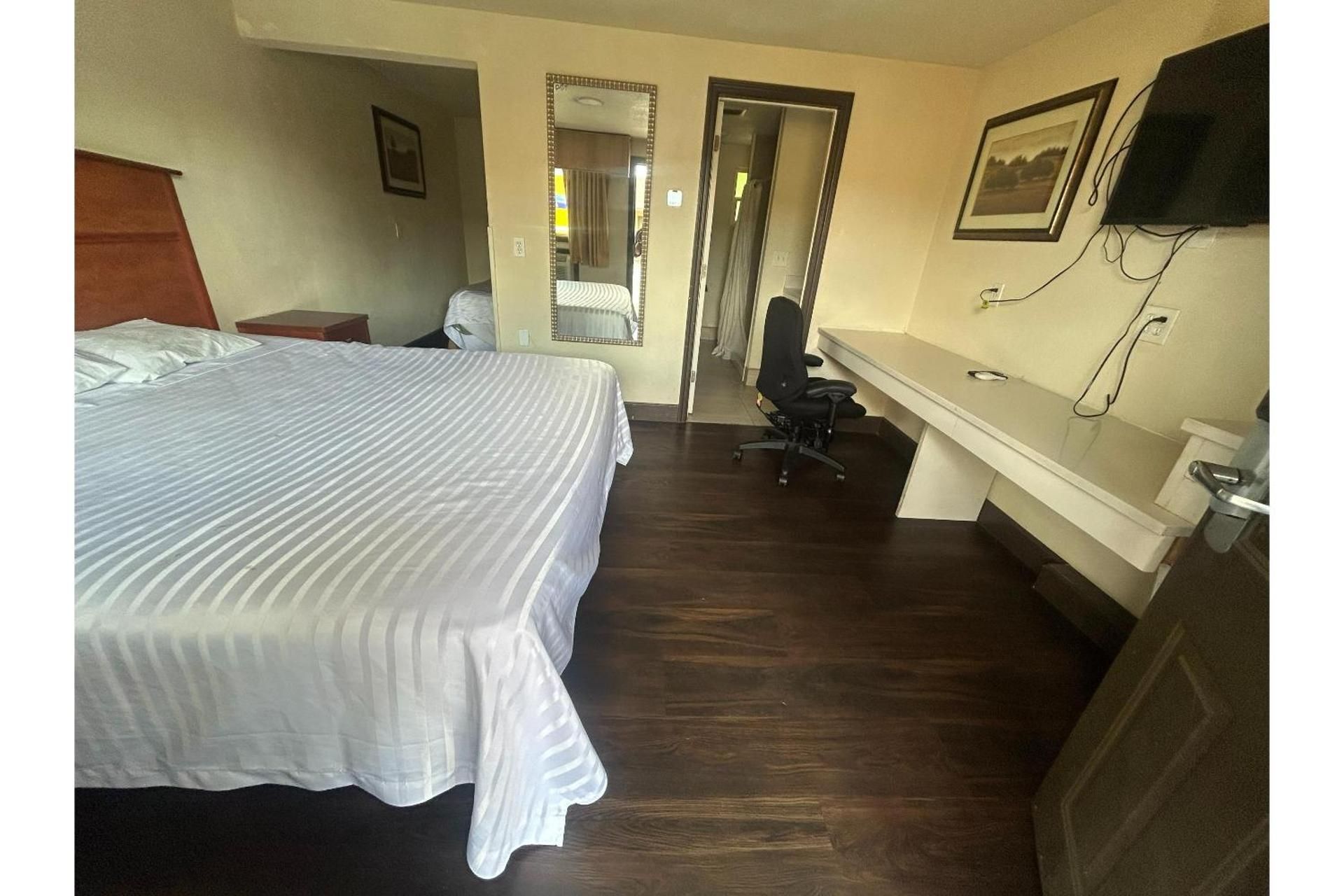 1 King Bed & 1 Queen Bed