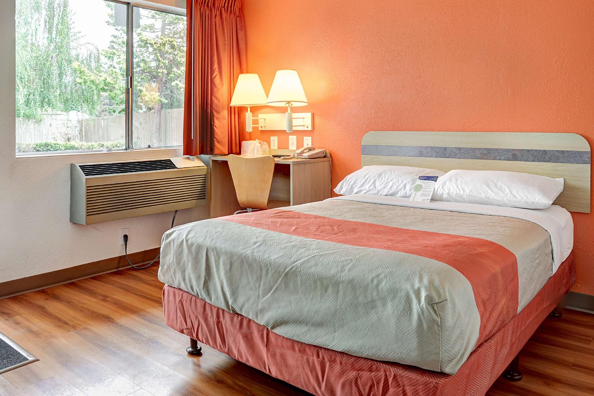 1 Queen Bed | Mini Fridge