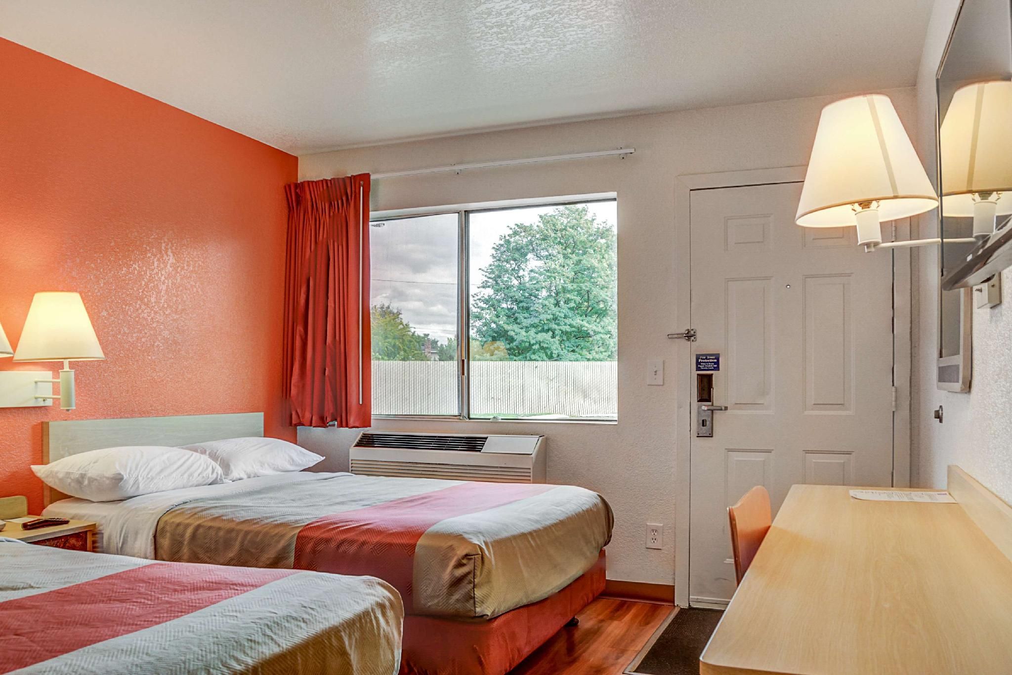 2 Full Beds |
