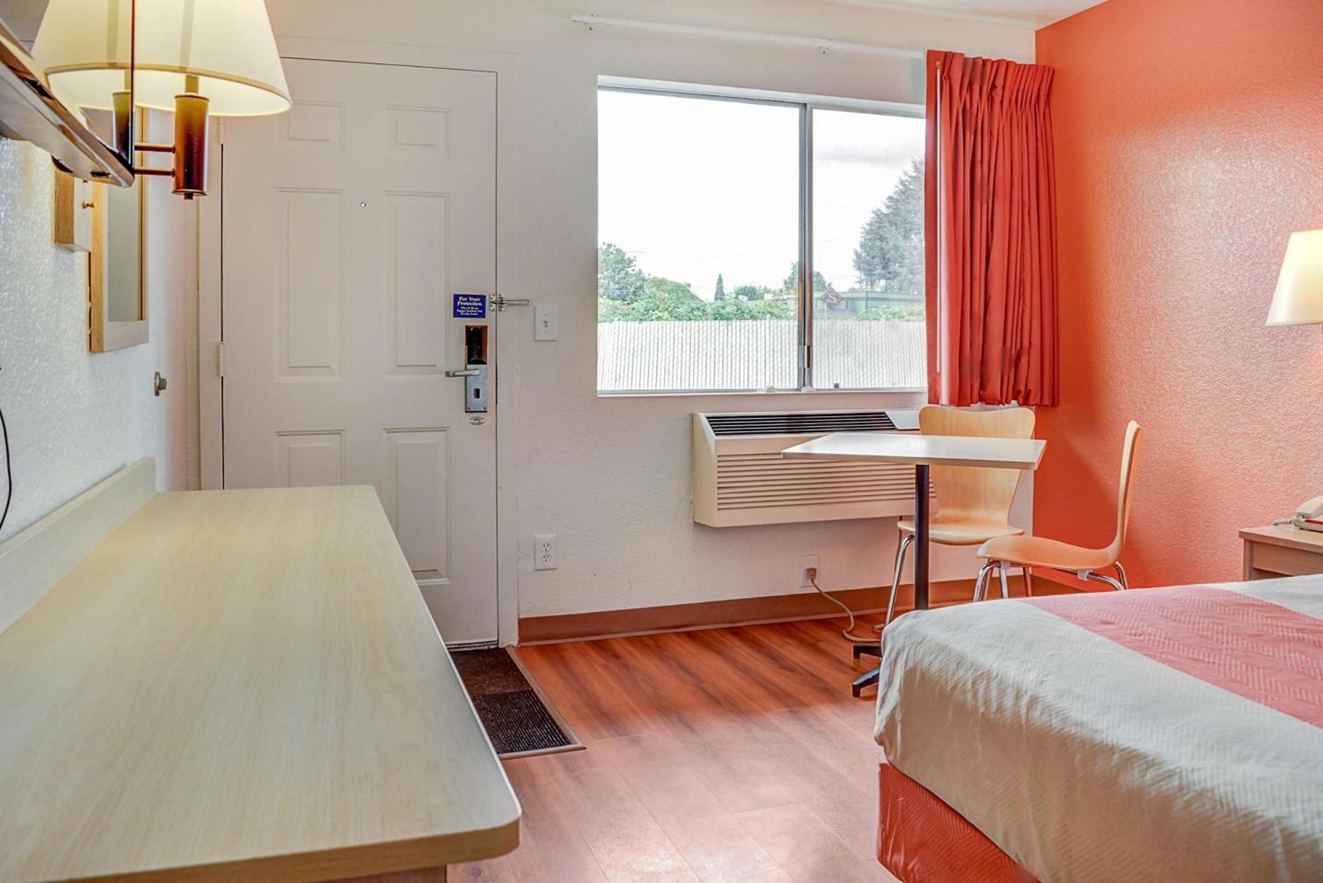 Queen Room - Disability Access - Roll in Shower