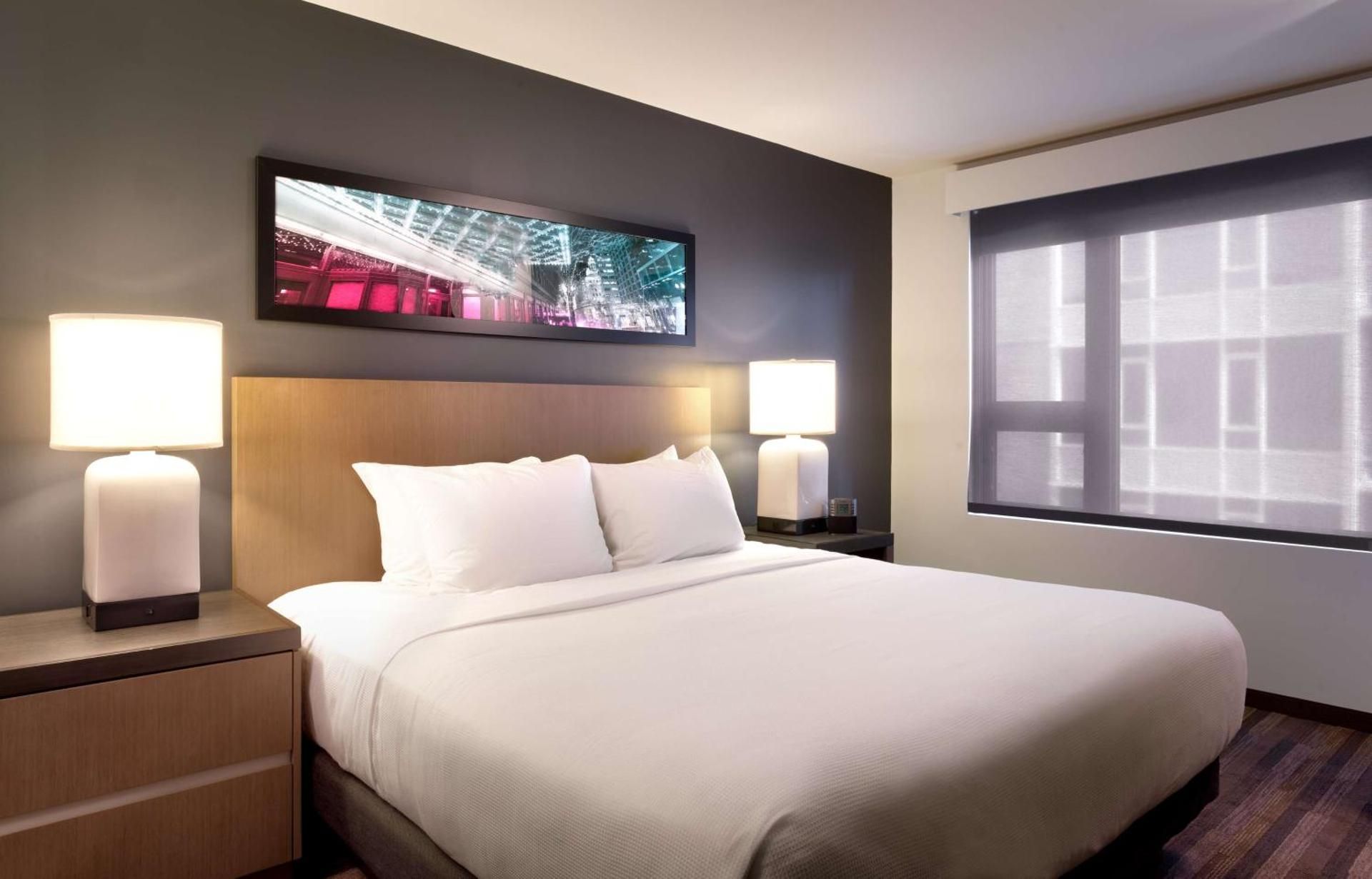 Den Guestroom King Bed