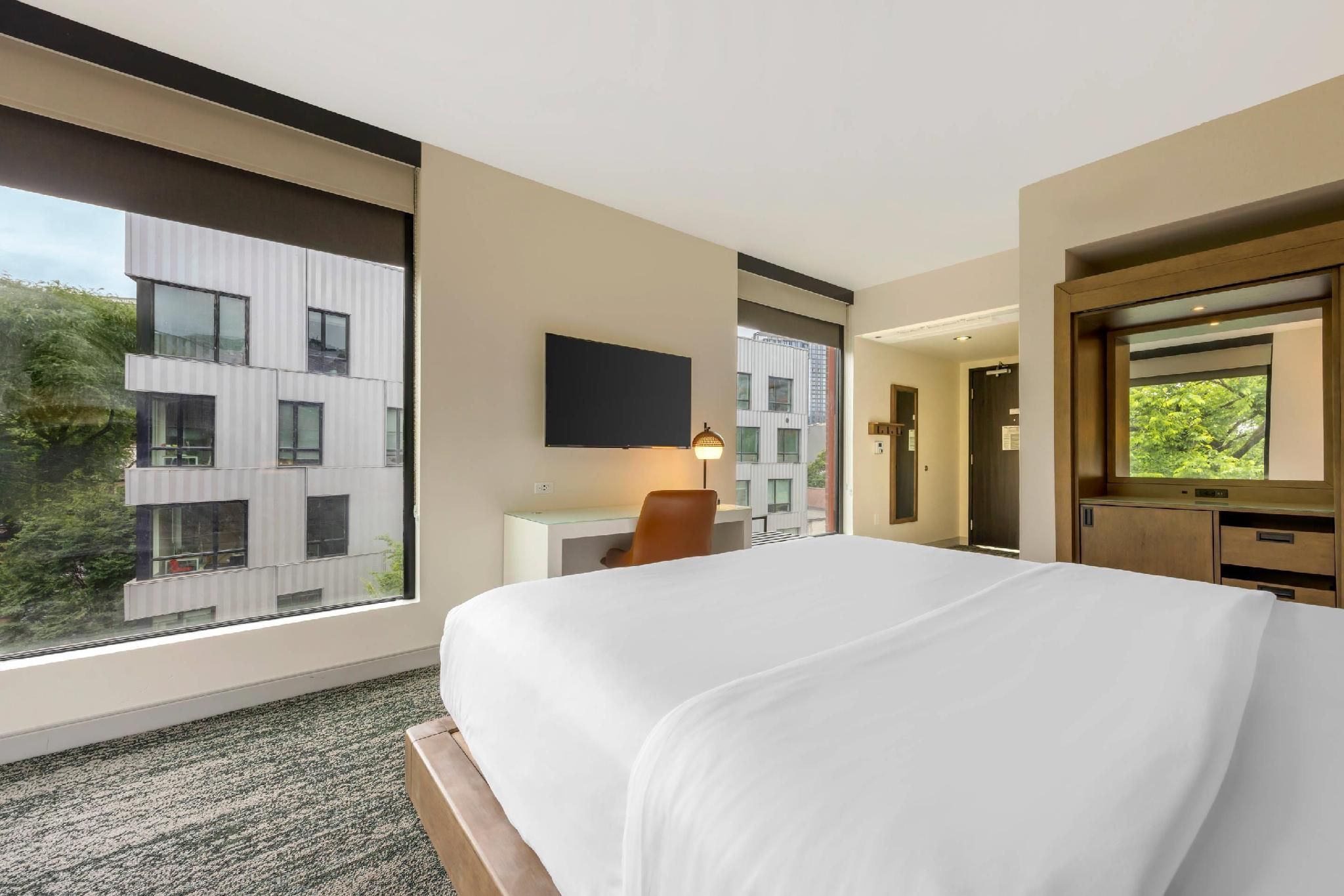 1 King Bed, Suite, Nonsmoking