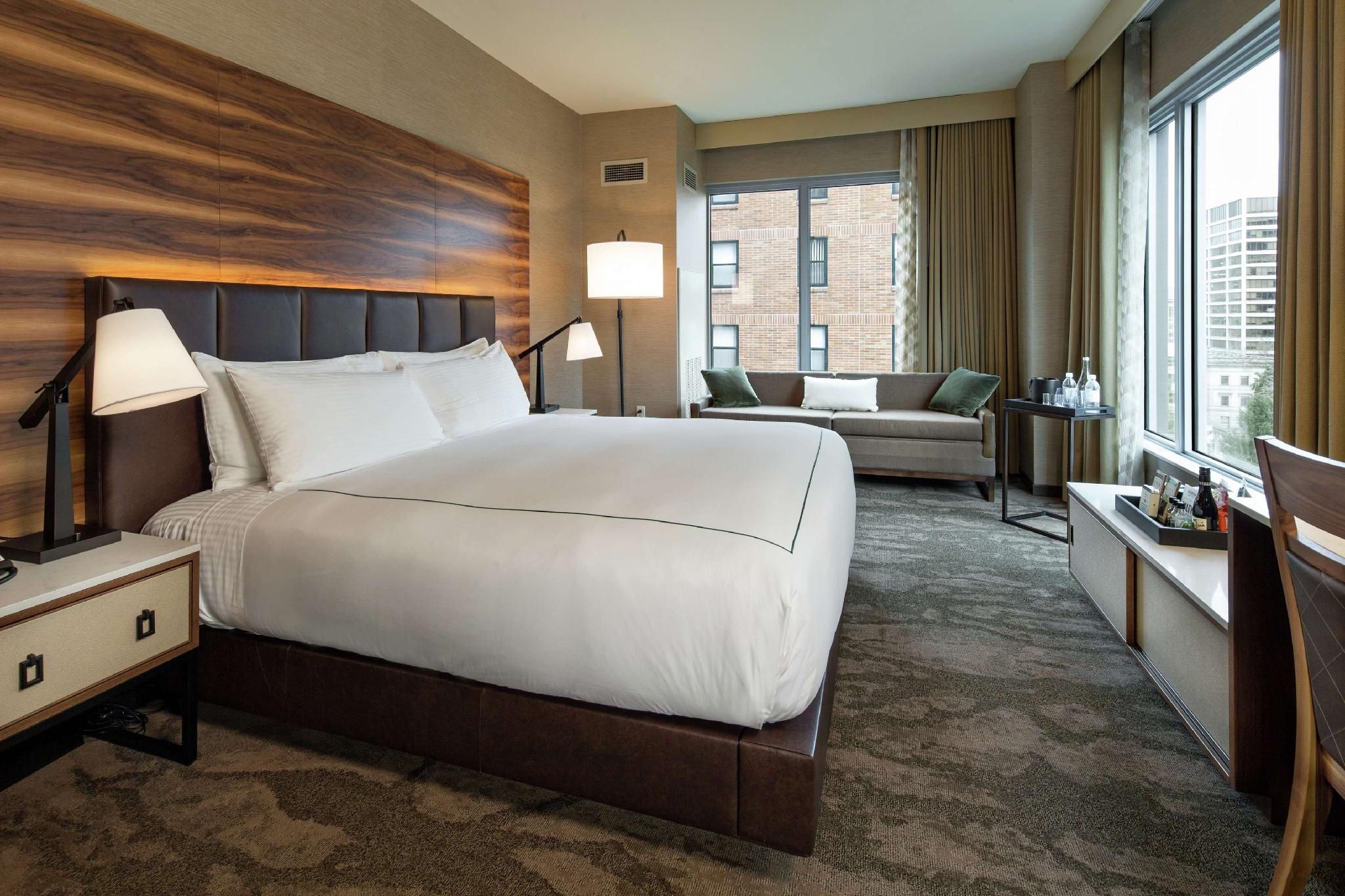 1 King 1 Bedroom Presidential Suite