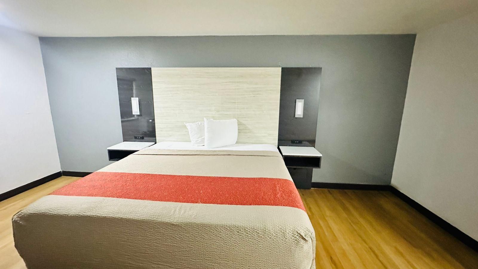 1 King Bed Non-Smoking