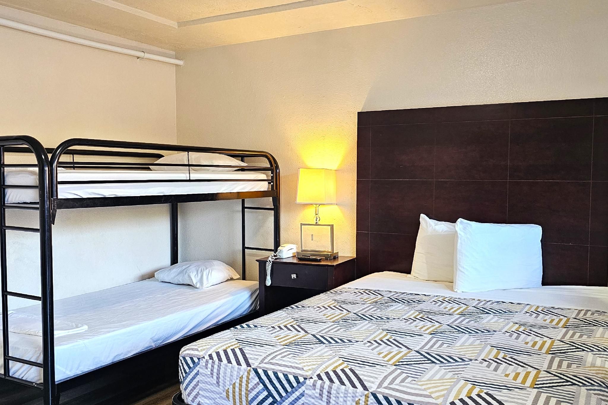 Family Studio Queen Bed with Bunk Bed