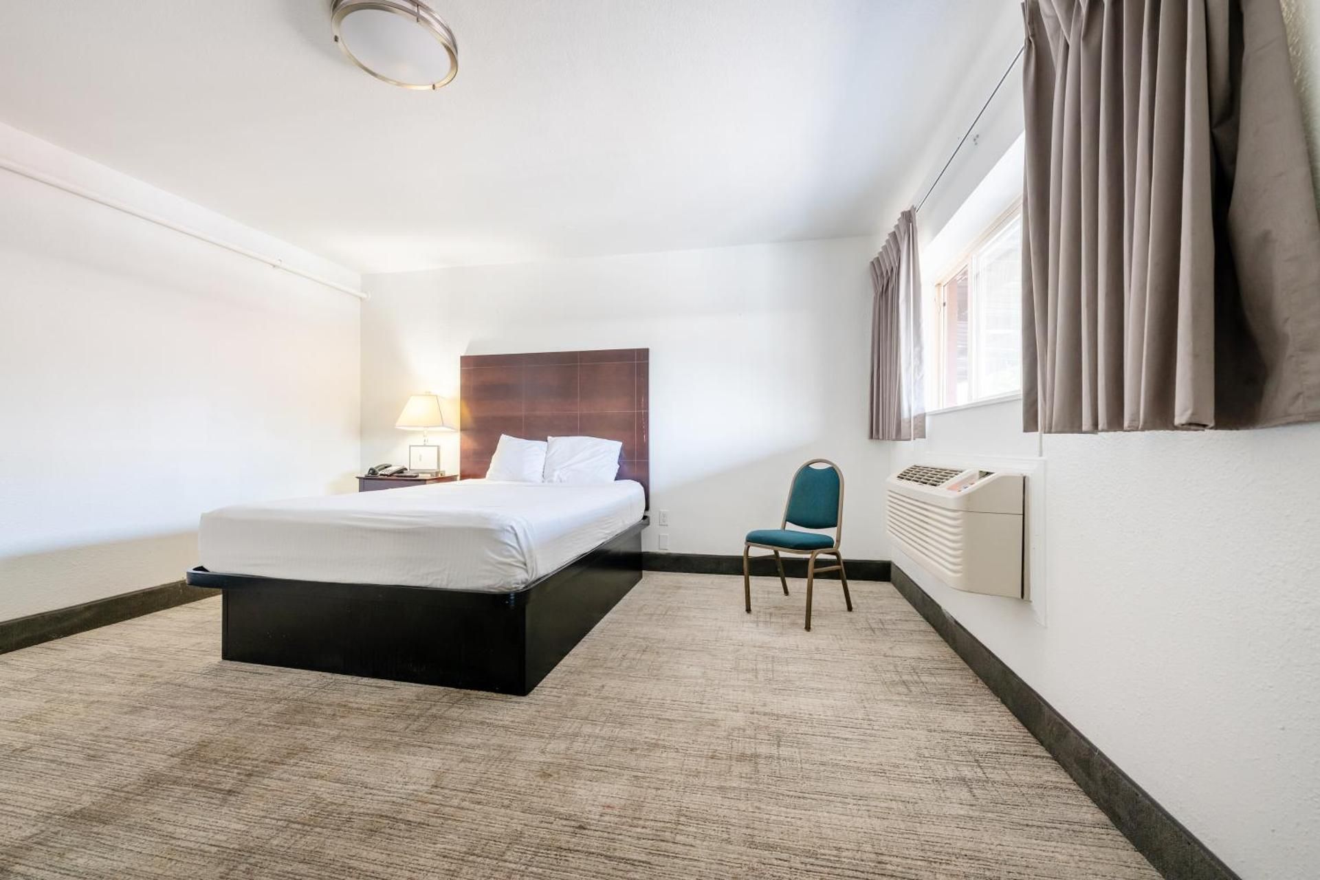 queen bed studio non-smoking