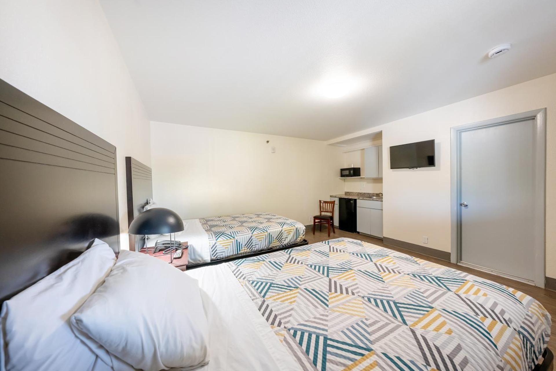 2 Double Beds Non-Smoking with Studio
