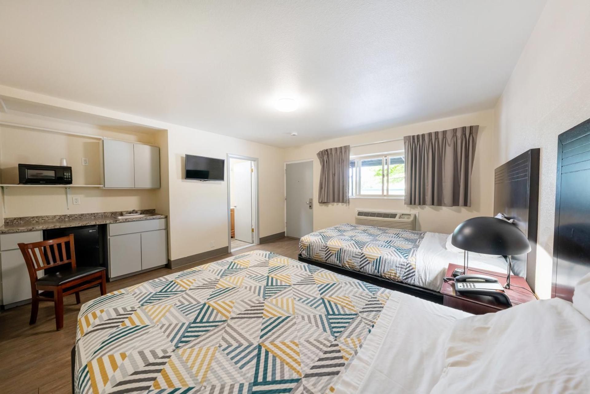 2 Double Beds Non-Smoking with Studio