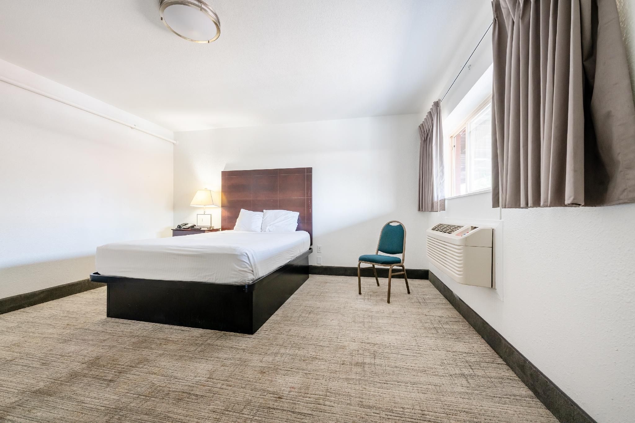 Queen Bed Studio Non-Smoking