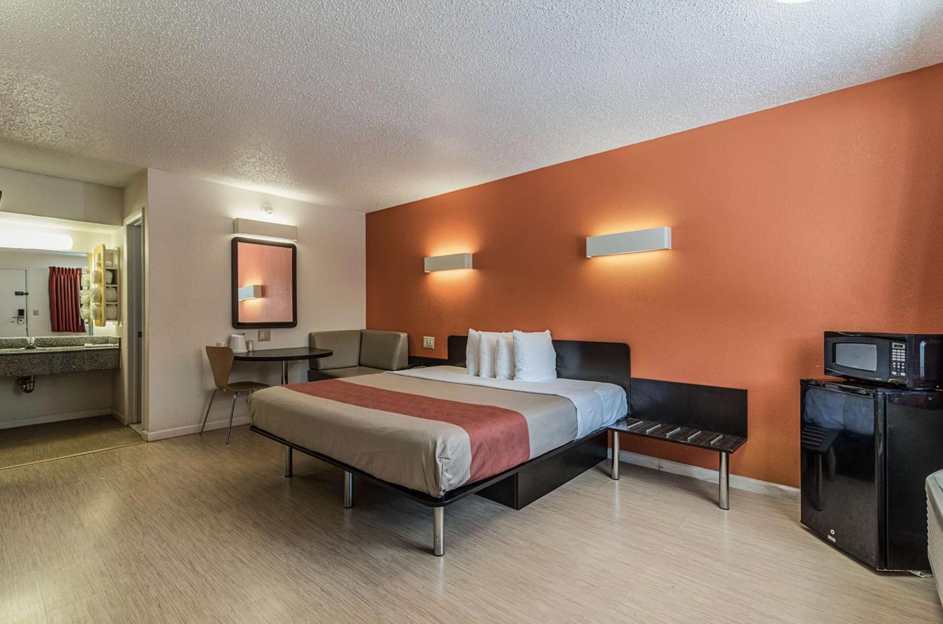 King Room - Non-Smoking