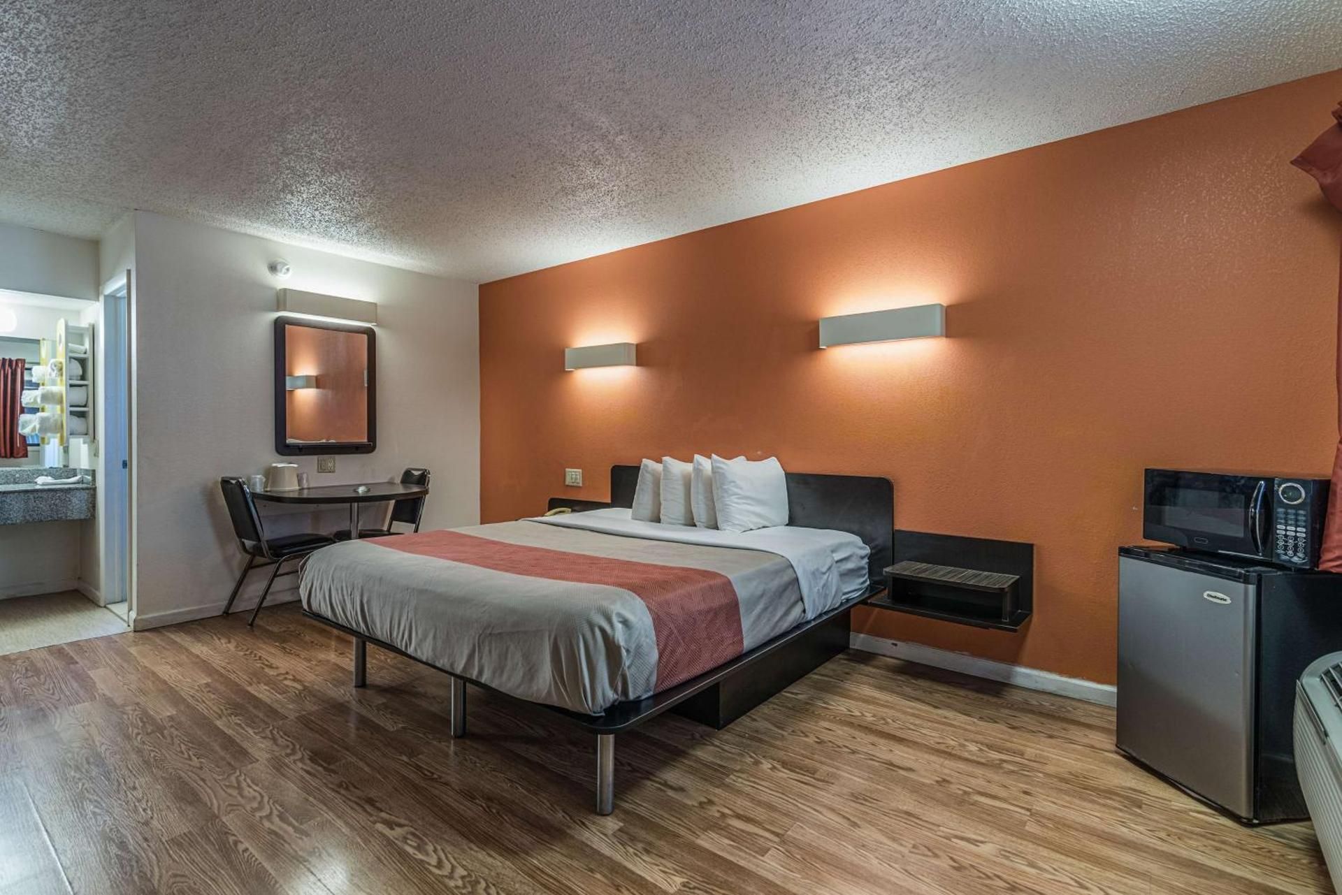 King Room - Non-Smoking