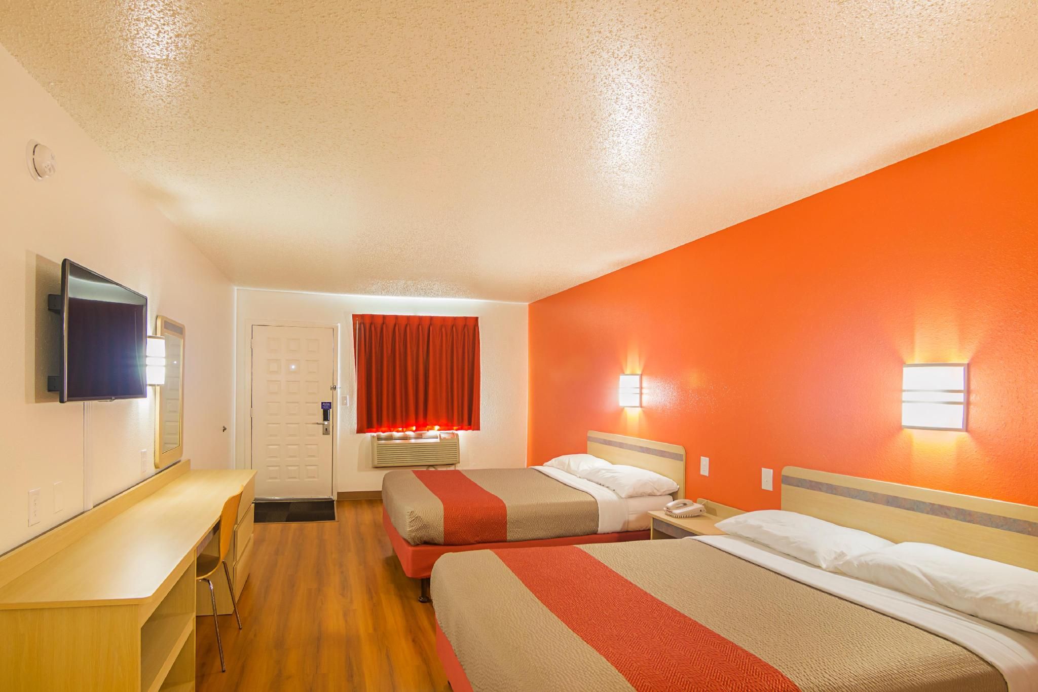 1 Queen Bed | ADA/Tub