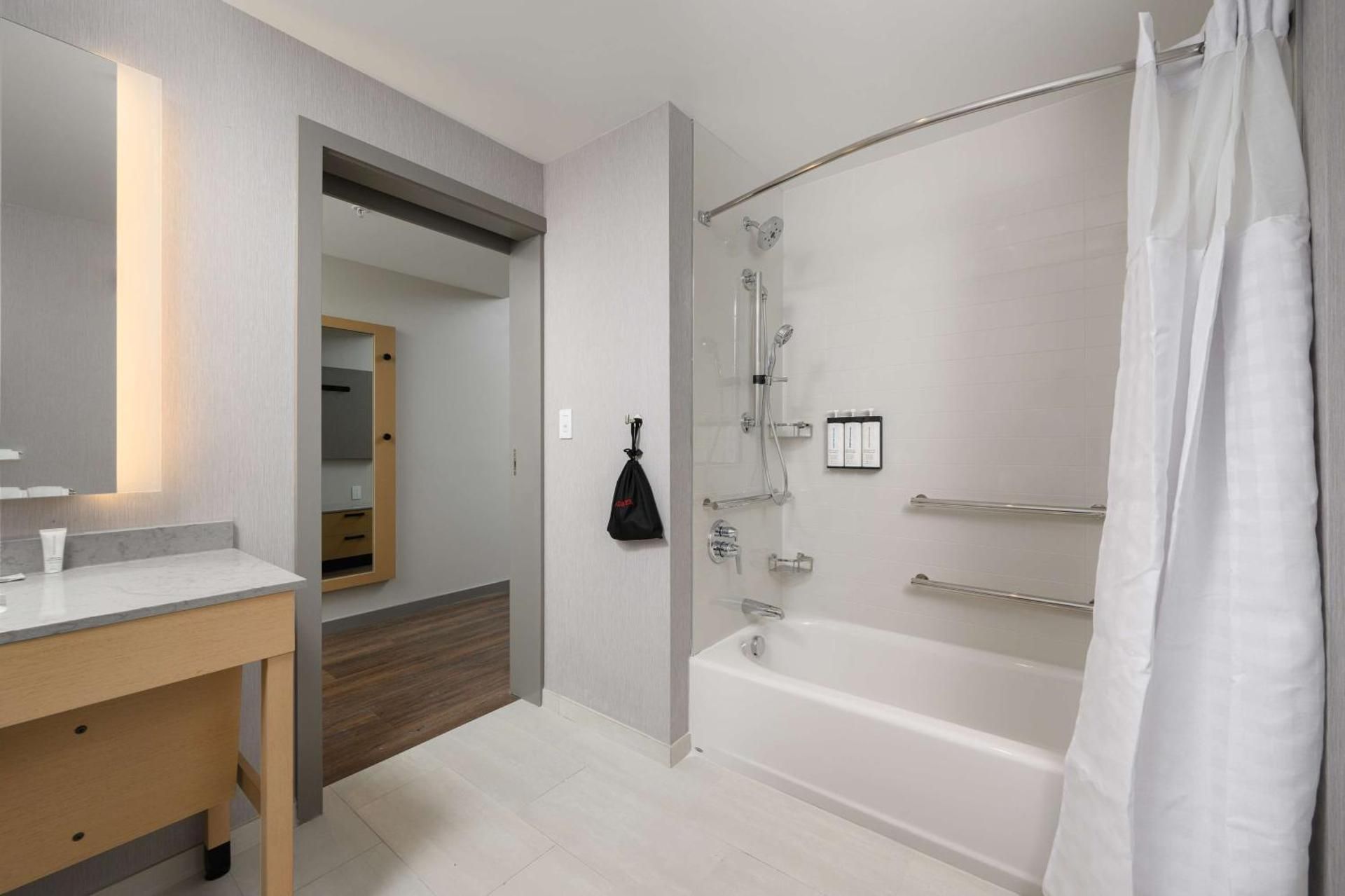 King Suite with Sofa bed and Accessible Tub
