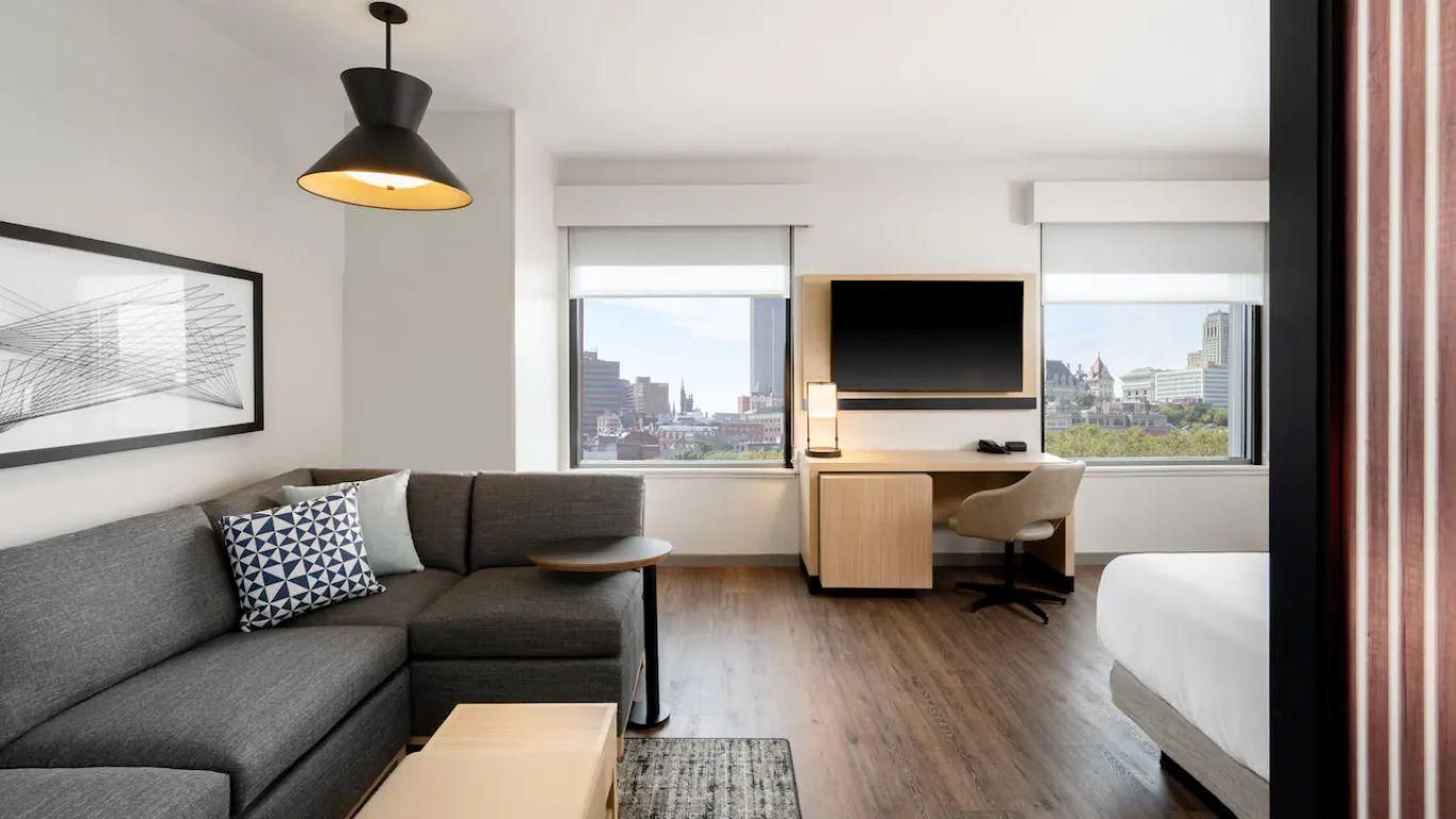 Accessible Suite King Bedtub Suite (Plus Sofa Bed)