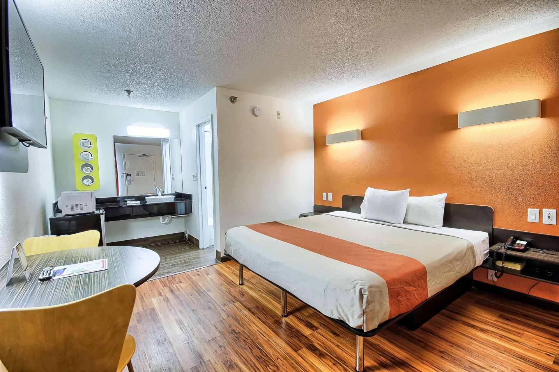 King Room - Disability Access - Non-Smoking