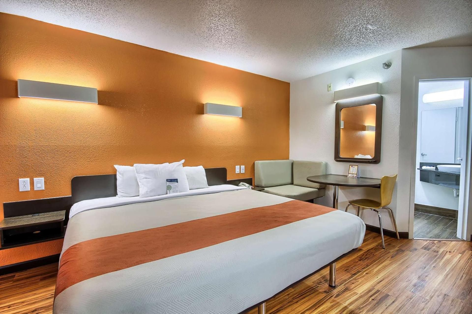 King Room - Disability Access - Non-Smoking