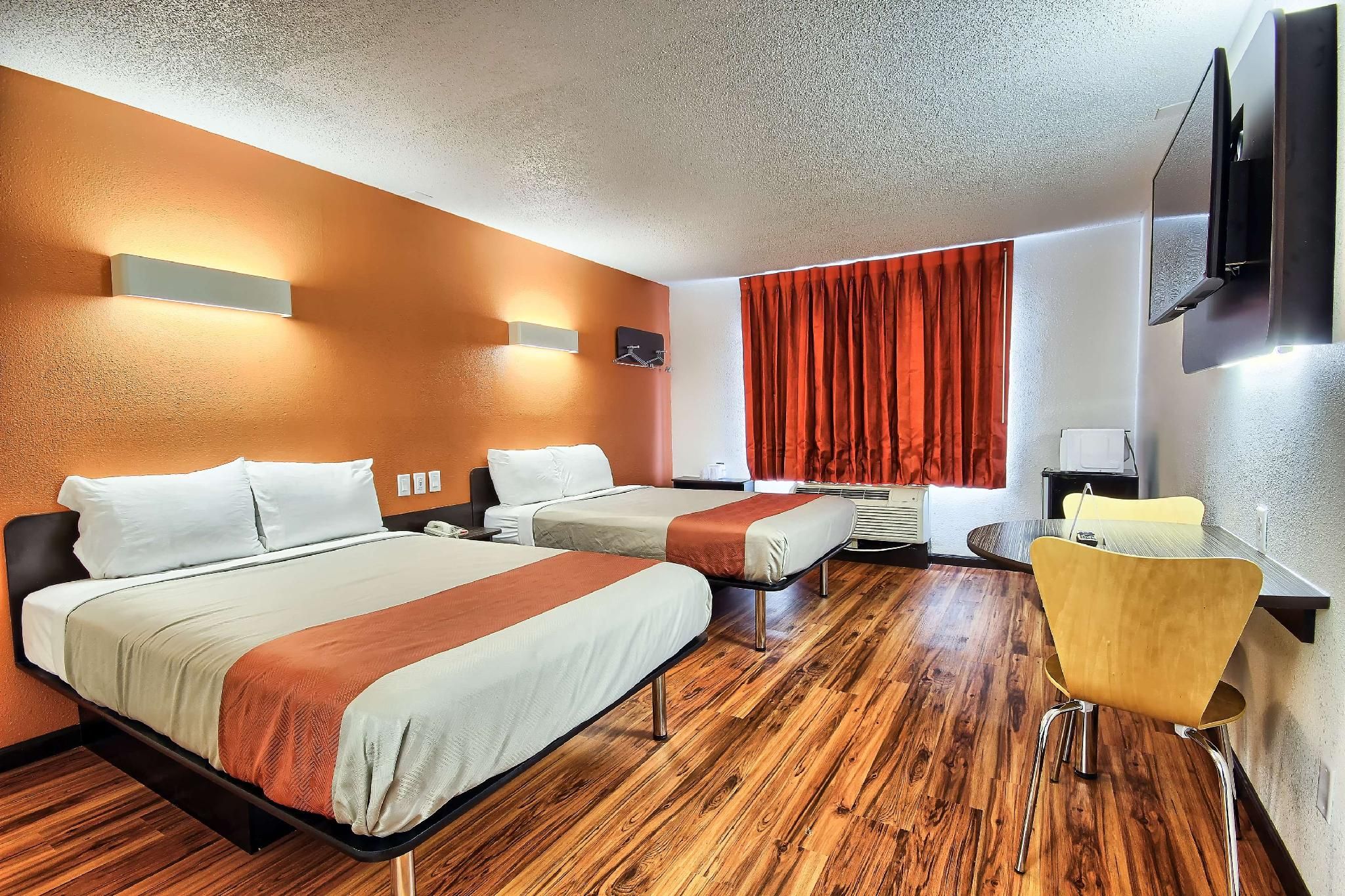 2 Full Beds | Smoking