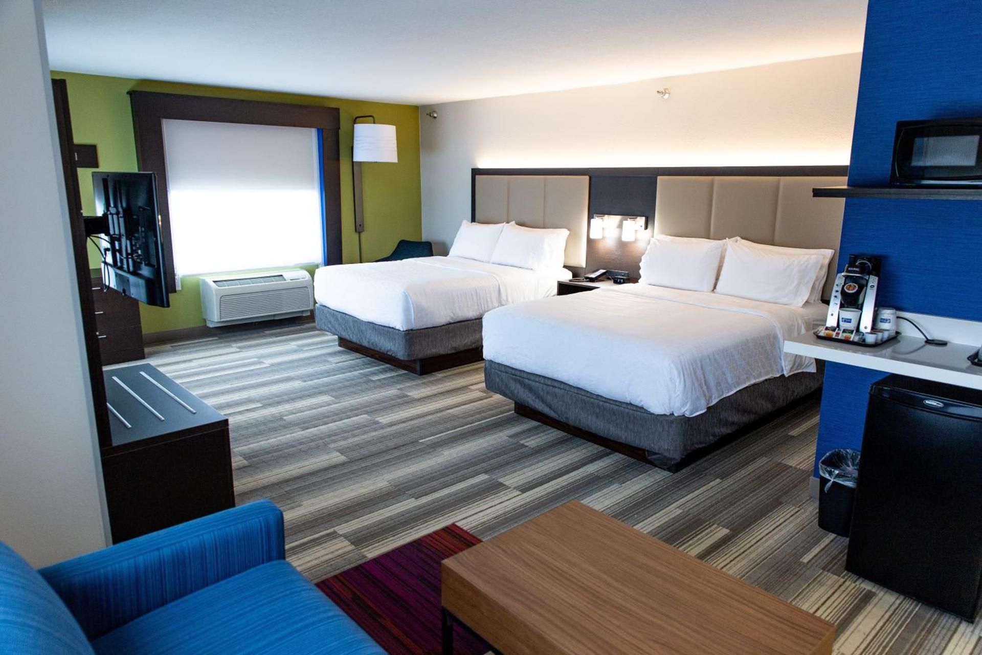 2 Queen Beds Standard Extra Floor Space