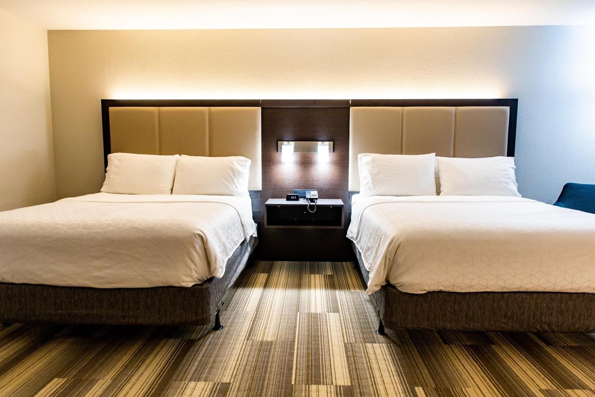 Queen Room with Two Queen Beds - Disability Access Hearing Accessible - Roll-In Shower