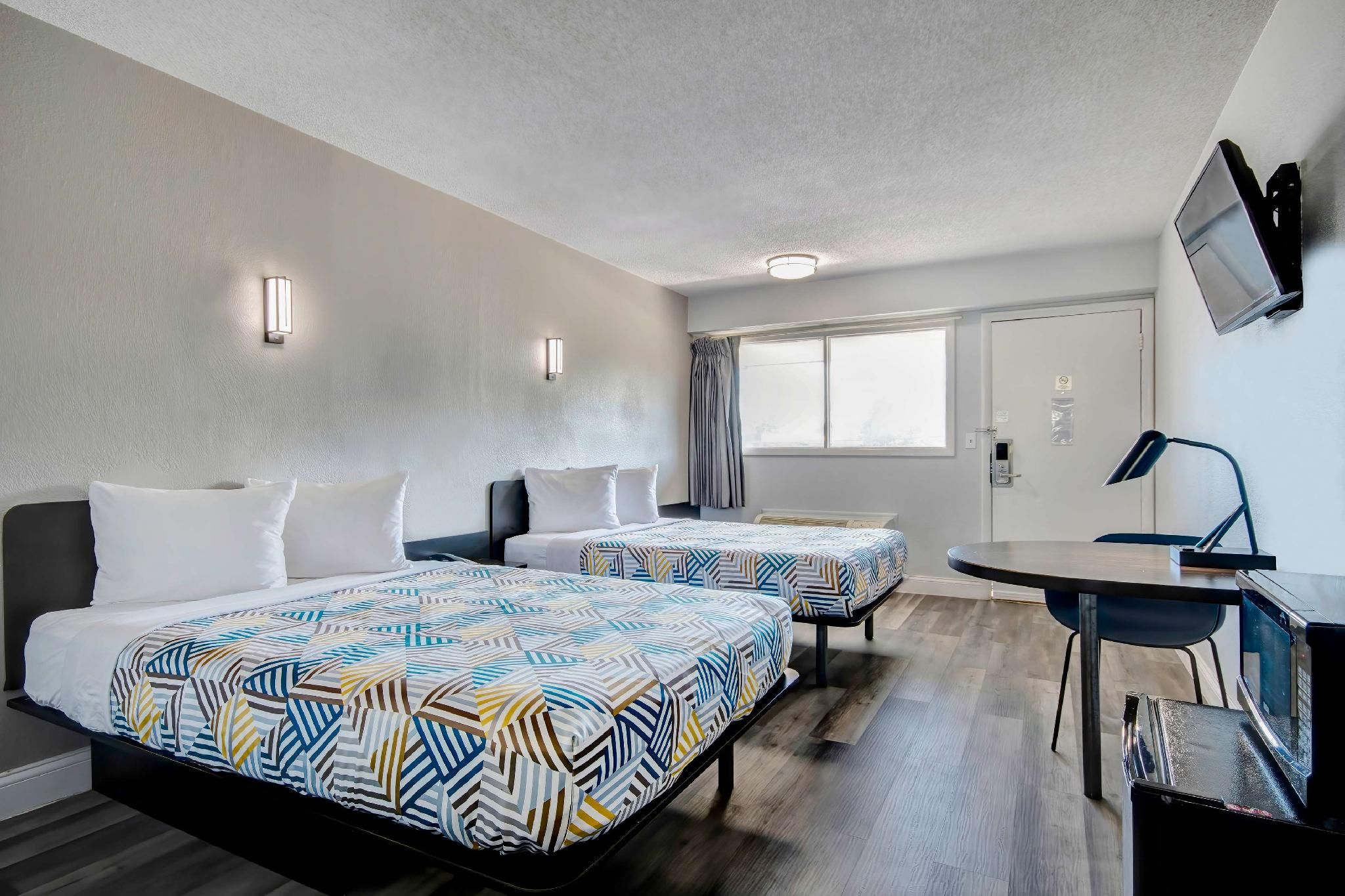 2 Full Beds | Mobility Accessible Tub Nsmk