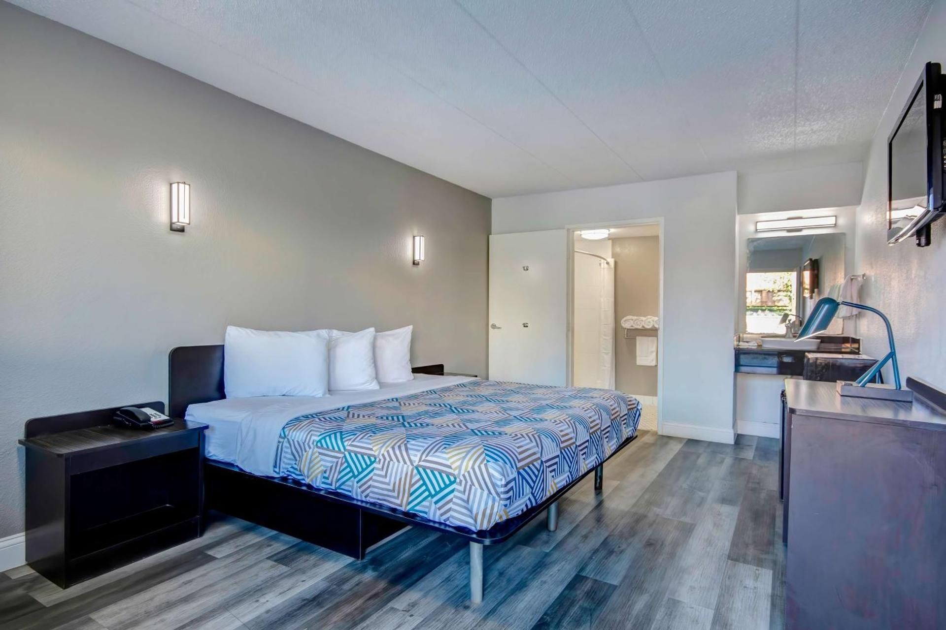 King Room - Disability Access - Non-Smoking
