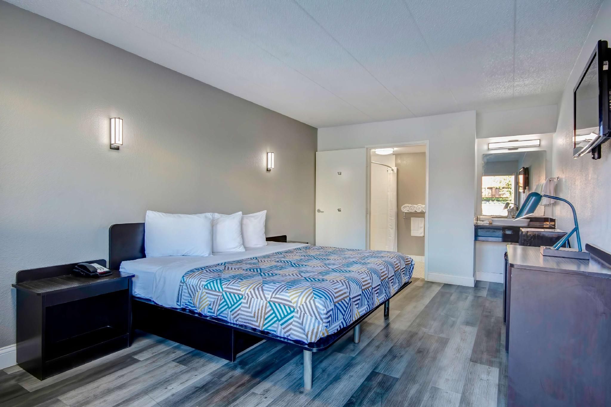 1 King Bed | Mobility Accessible Tub, Nsmk