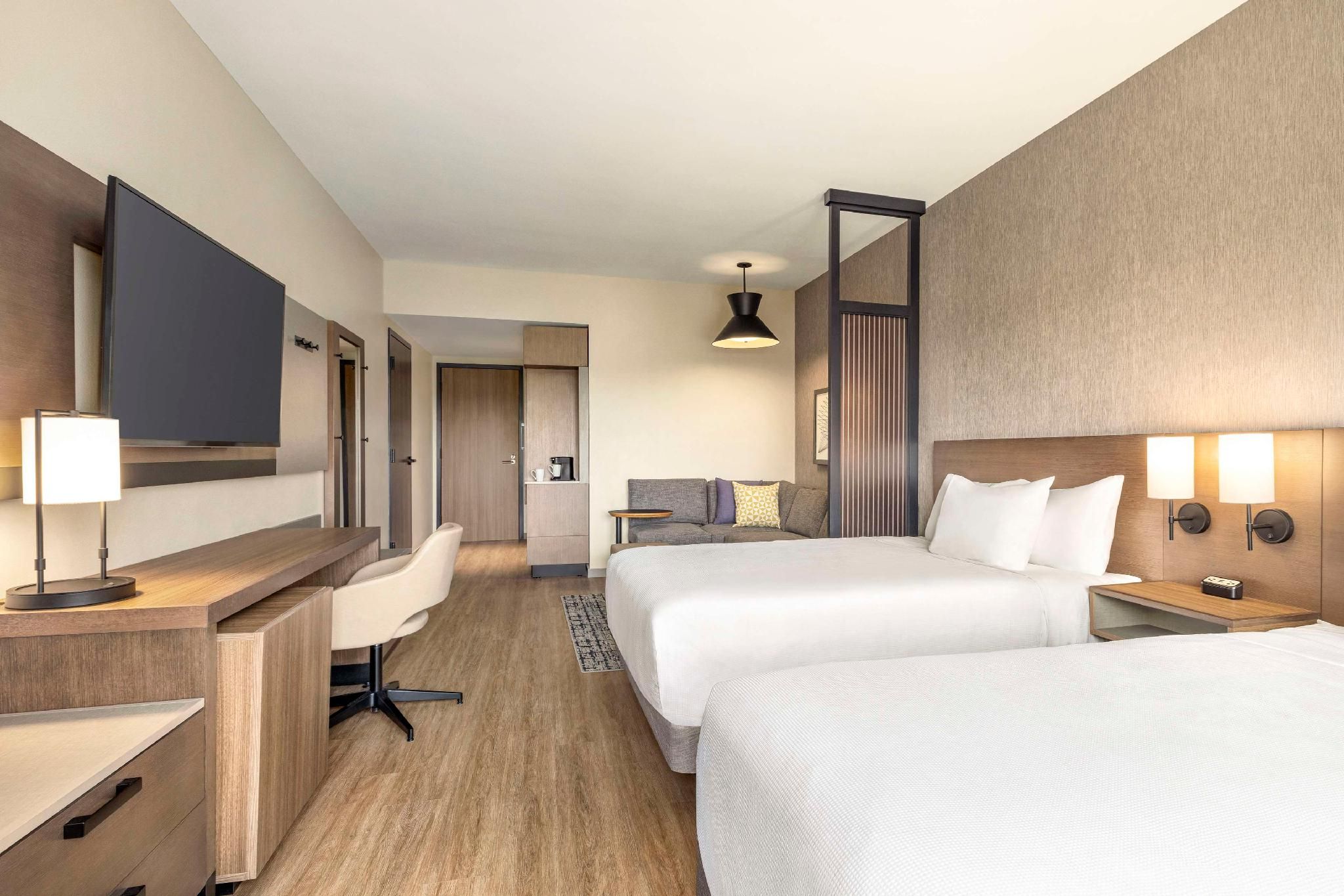 Two Queen Beds (Plus Sofa Bed)