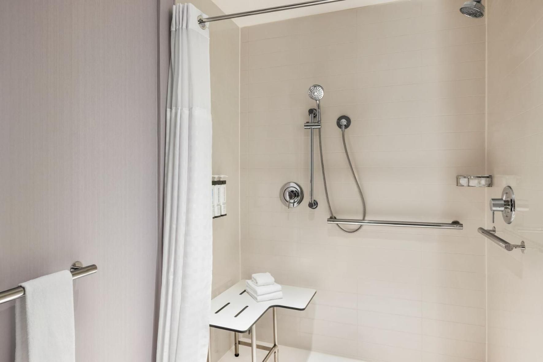 King Suite with Sofa Bed and Roll-In Shower - Disability Access