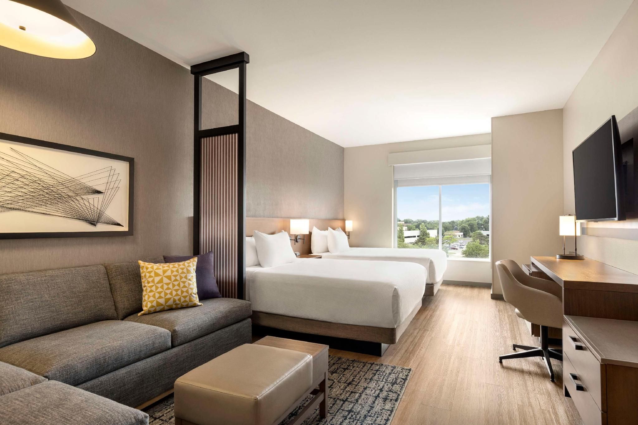 Two Queen Beds (Plus Sofa Bed)