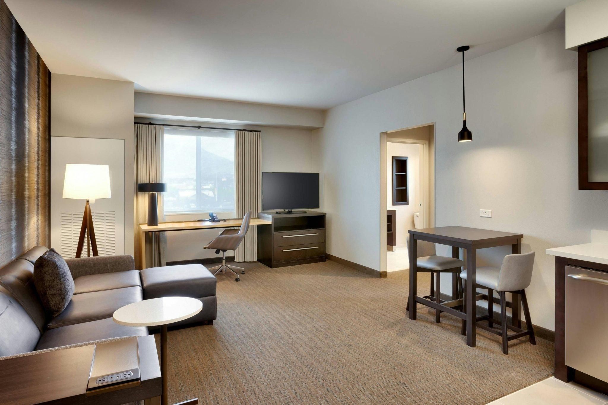 1 Bedroom Suite, 1 King, Sofa bed