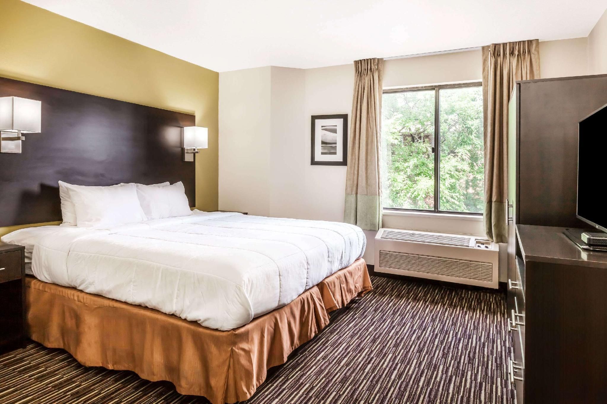 1 Queen Bed, Mobility Accessible Room, Non-Smoking