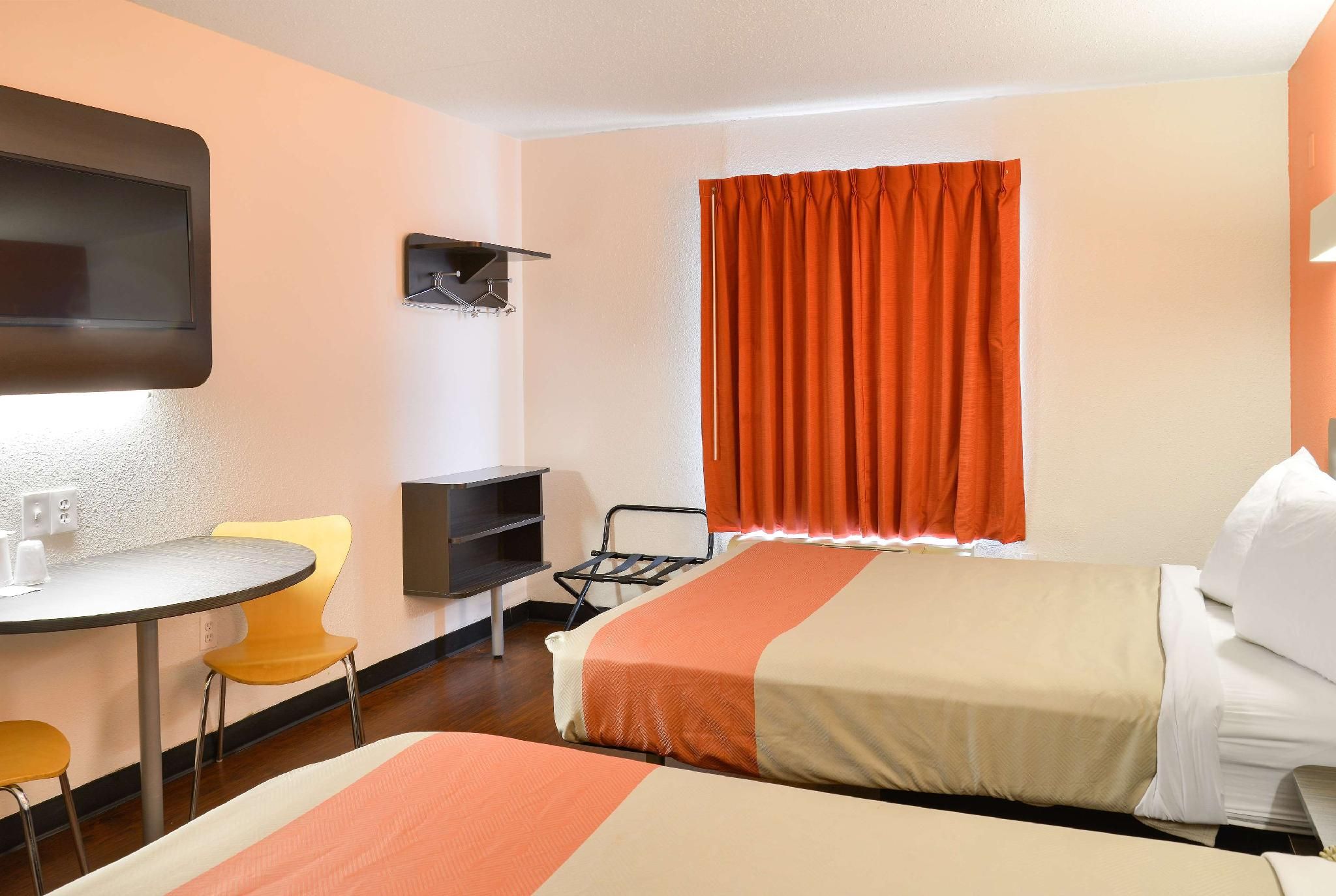 Motel 6 Toledo, OH 2 Full Beds | Non-Smoking, Micfridge 2