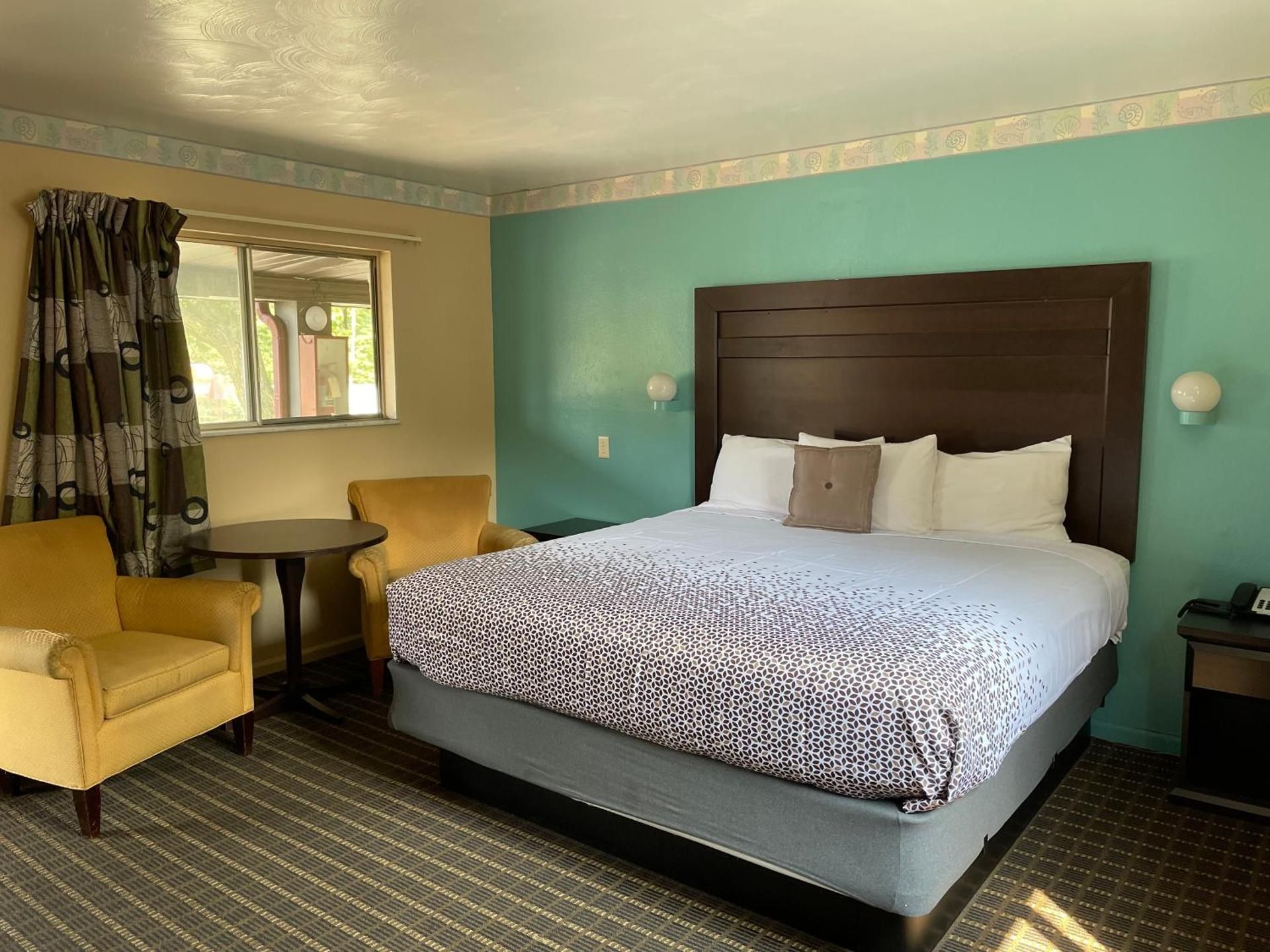 Deluxe King Suite