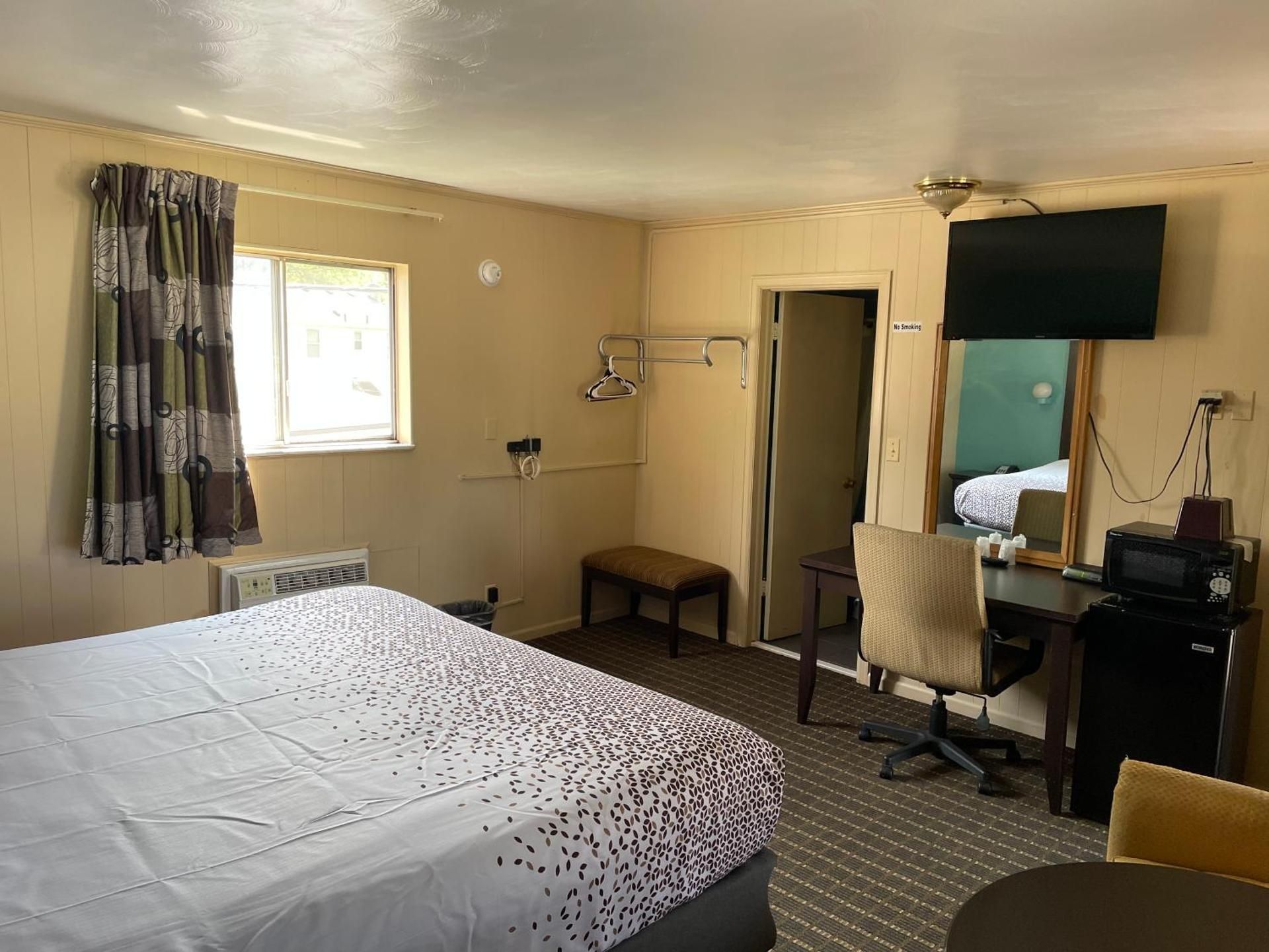 Deluxe King Suite