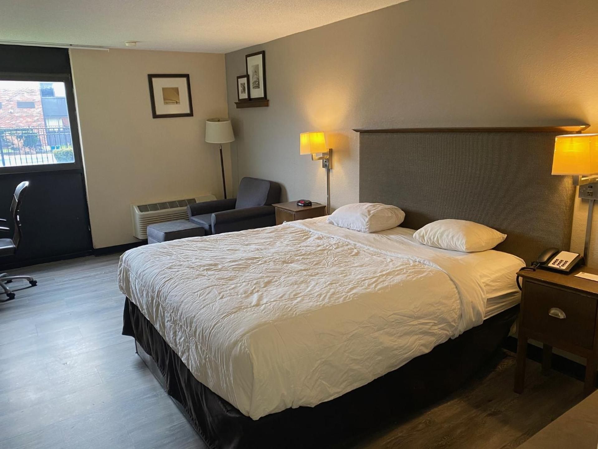 King Room - Disability Access - Non-Smoking