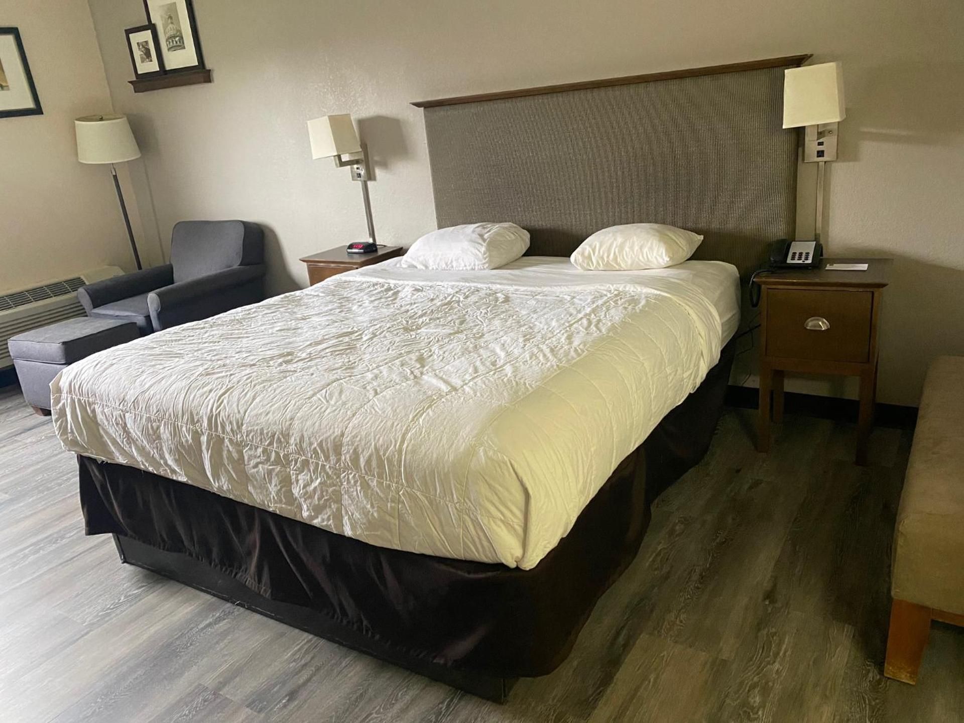King Room - Disability Access - Non-Smoking