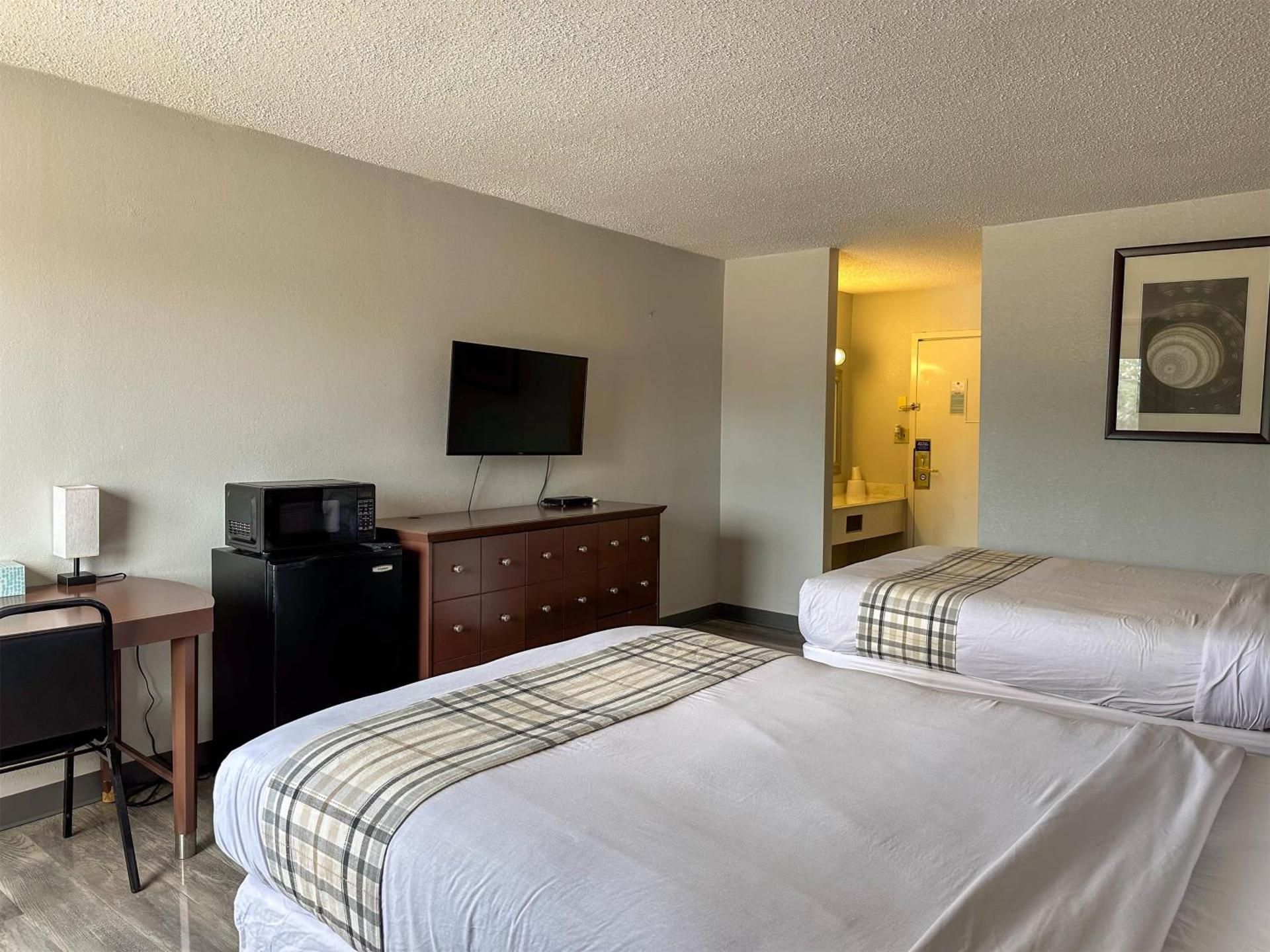 Deluxe Quadruple Room - Non-Smoking