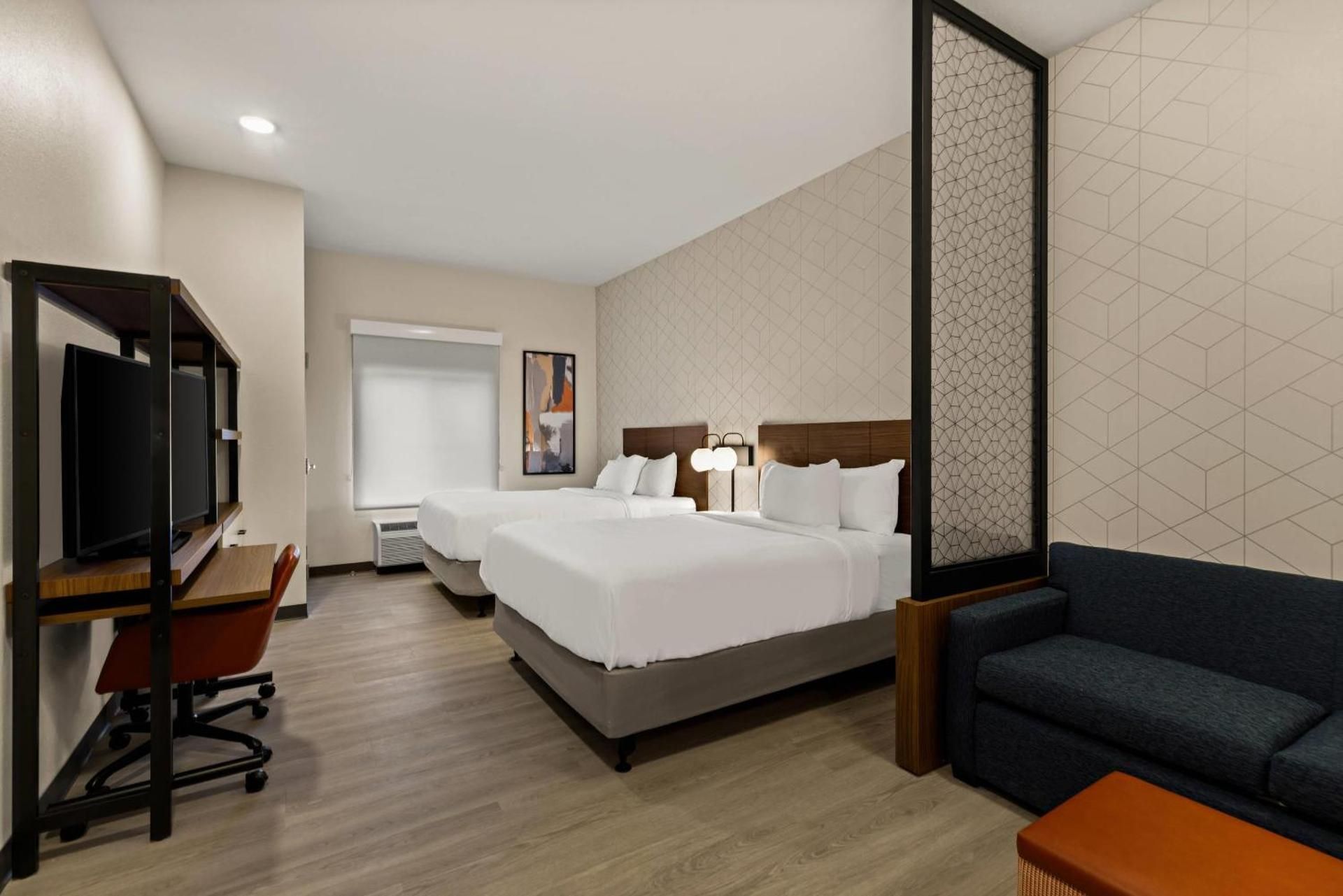 Queen Suite with Two Queen Beds and Sofa - Disability Access/Non Smoking