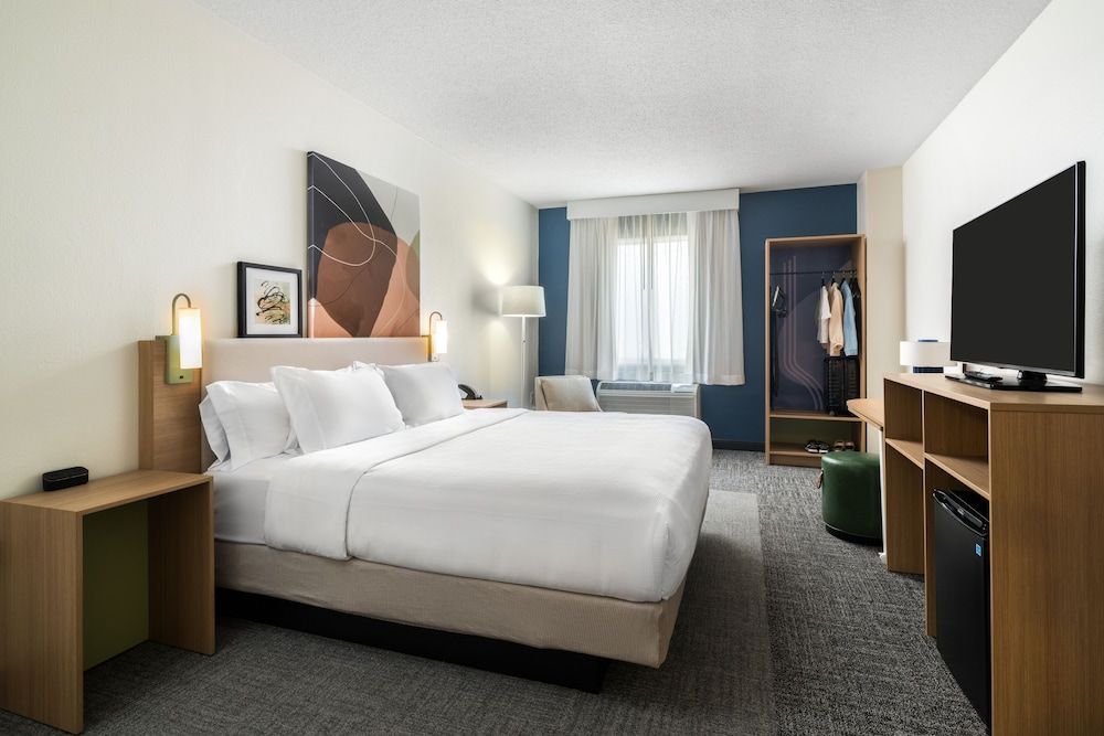Room, 1 King Bed, Accessible, Bathtub (Mobility & Hearing)
