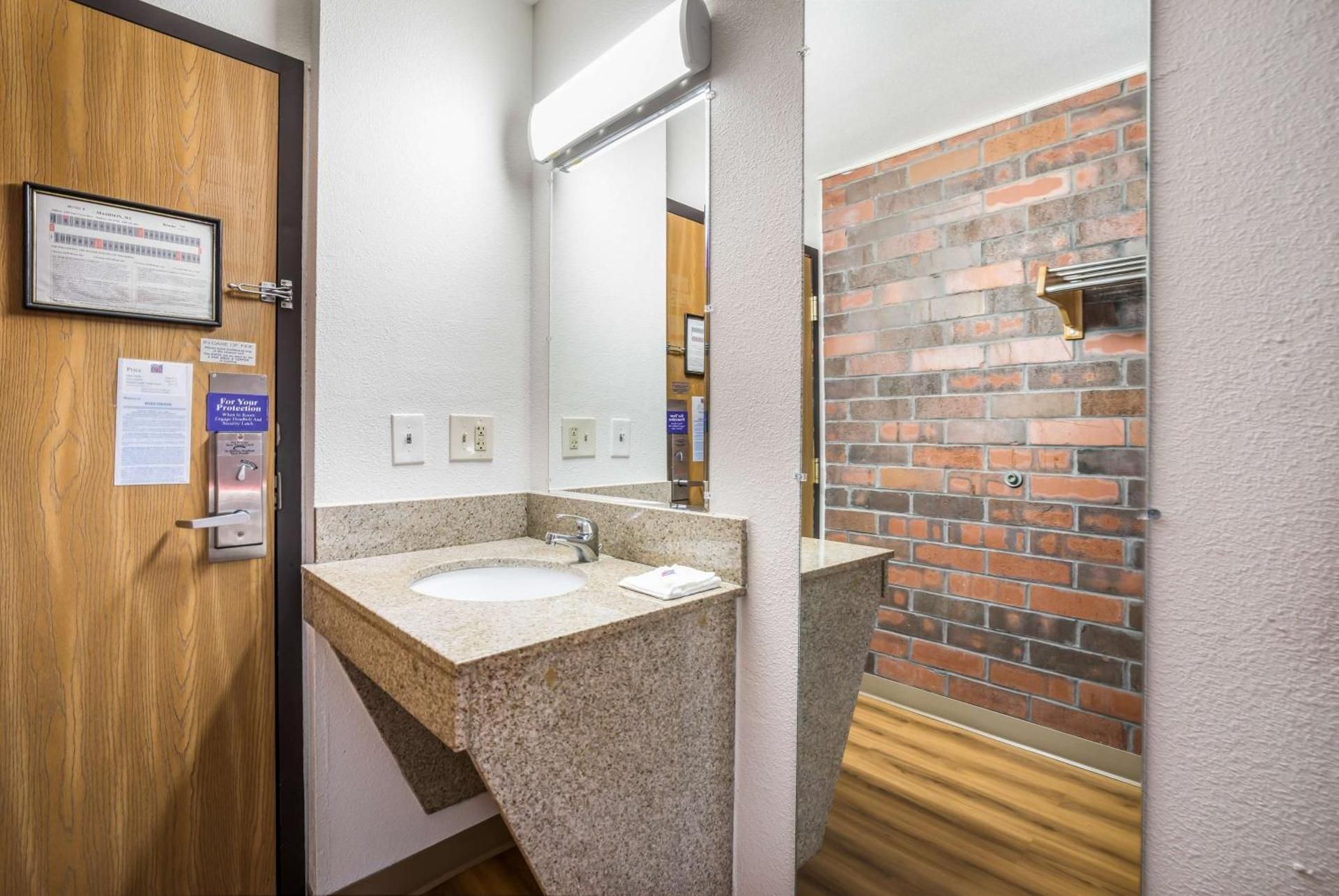 1 Queen Bed | Mobility Accessible Tub Nsmk